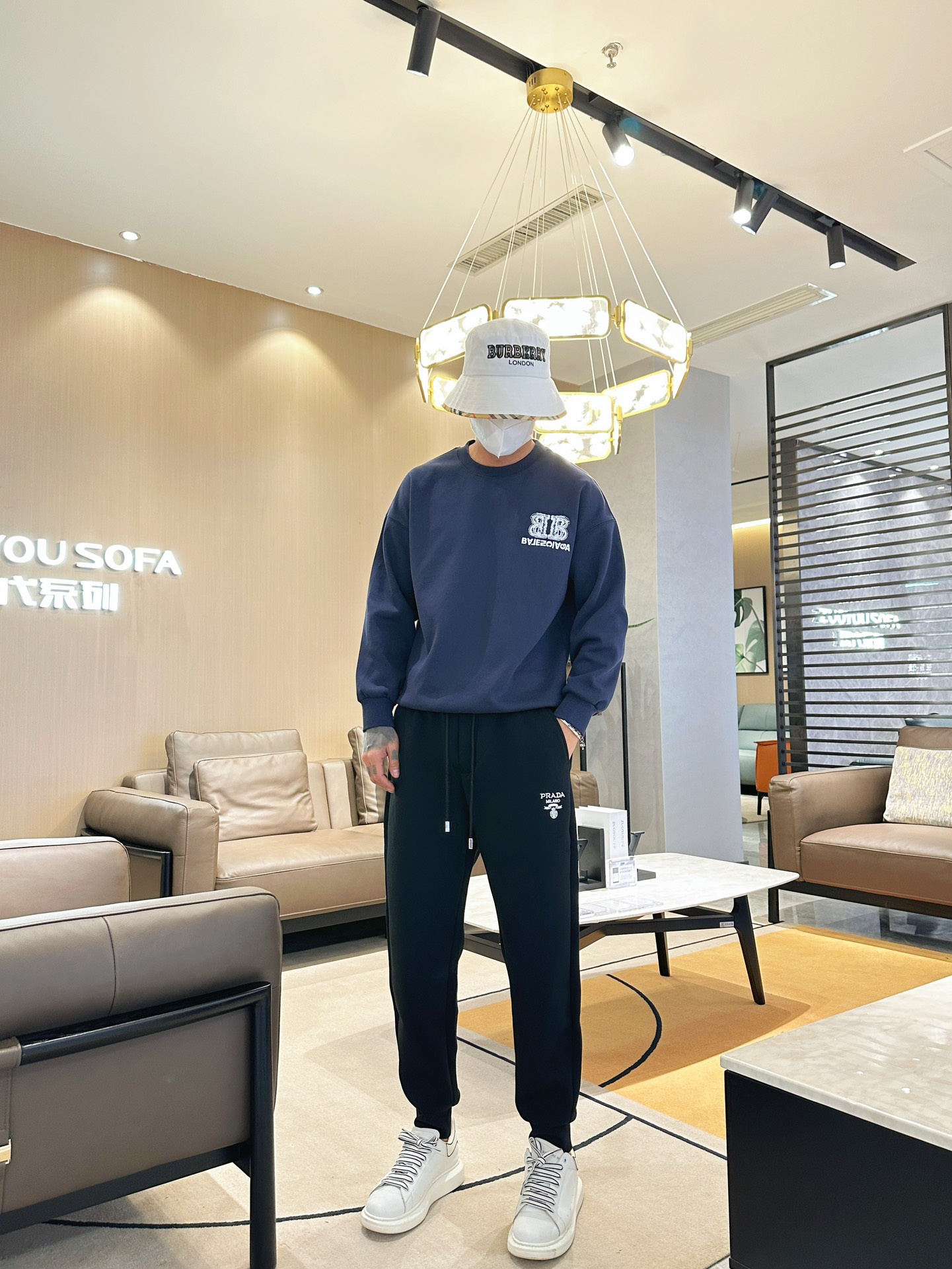   普拉达  顶级货品🐮 🆕2025春夏新款休闲裤！官网同步发售。品牌经典LOGO休闲裤 ，定制面料，舒