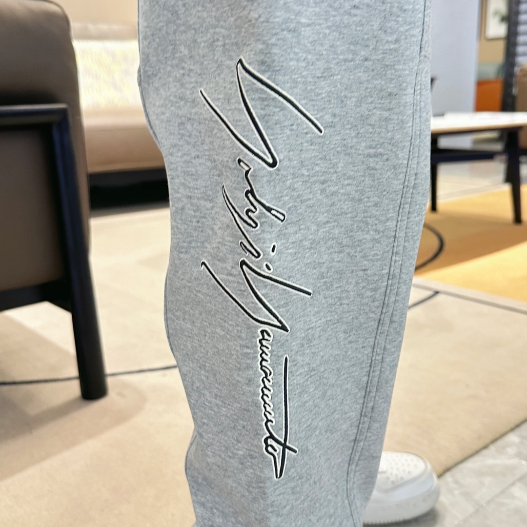   Y-3  顶级货品🐮 🆕2025春夏新款休闲裤！官网同步发售。品牌经典LOGO休闲裤 ，定制面料，舒