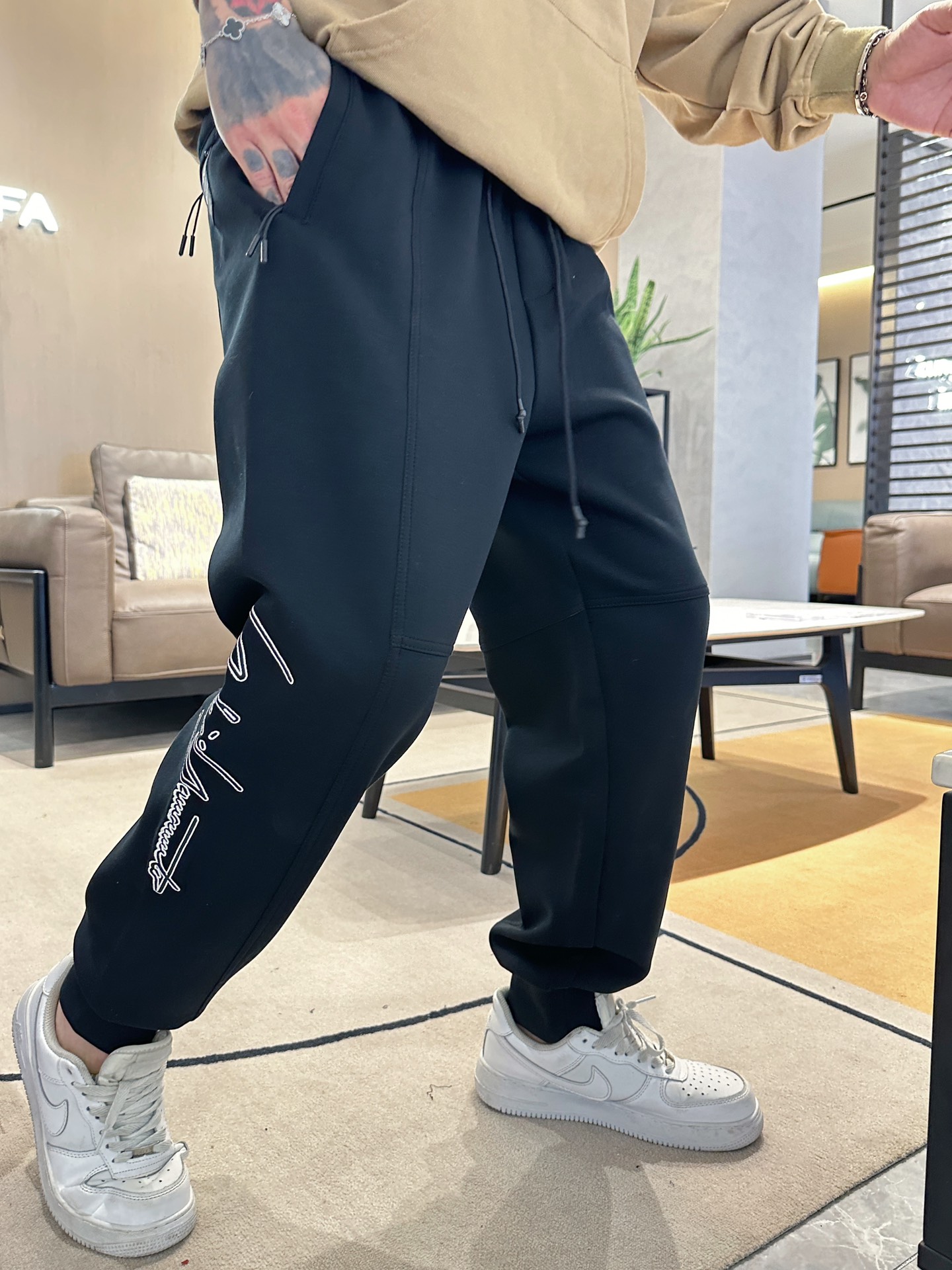   Y-3  顶级货品🐮 🆕2025春夏新款休闲裤！官网同步发售。品牌经典LOGO休闲裤 ，定制面料，舒