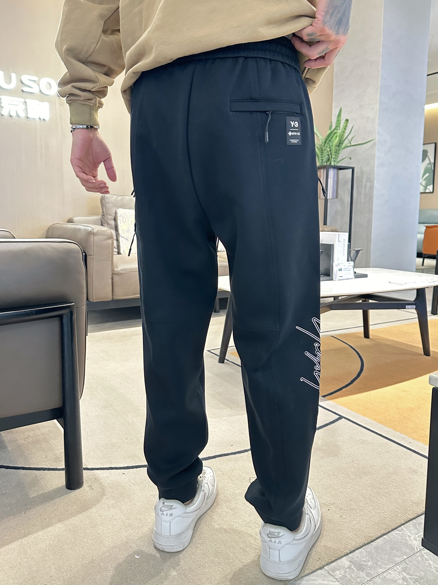   Y-3  顶级货品🐮 🆕2025春夏新款休闲裤！官网同步发售。品牌经典LOGO休闲裤 ，定制面料，舒