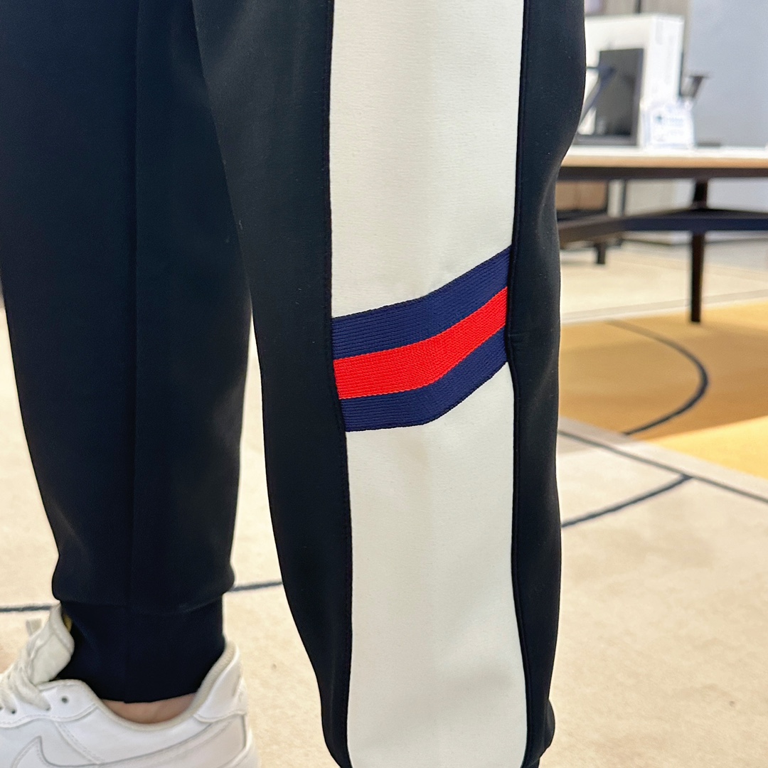   古奇  顶级货品🐮 🆕2025春夏新款休闲裤！官网同步发售。品牌经典LOGO休闲裤 ，定制面料，舒适