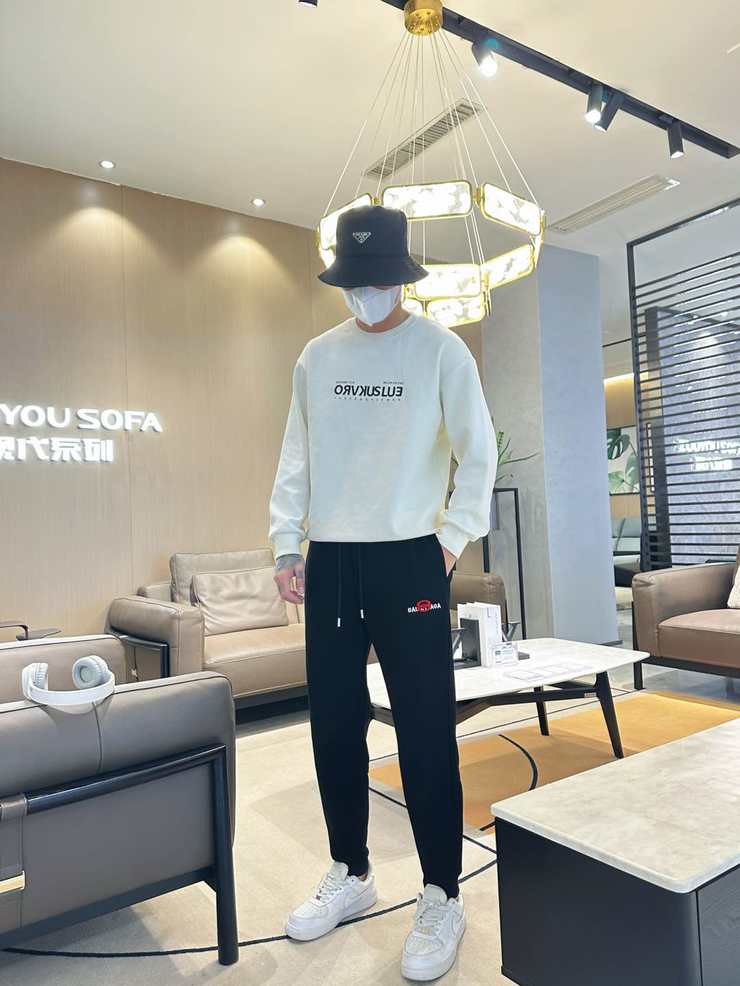   巴黎世家  顶级货品🐮 🆕2025春夏新款休闲裤！官网同步发售。品牌经典LOGO休闲裤 ，定制面料，