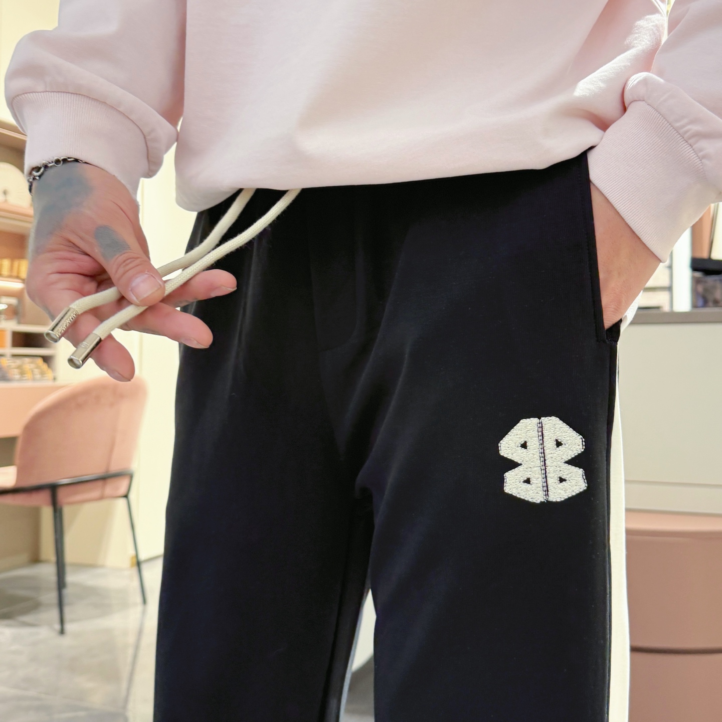   巴黎世家  顶级货品🐮🆕2025春夏新款休闲裤！官网同步发售。品牌经典LOGO休闲裤 ，定制面料，舒