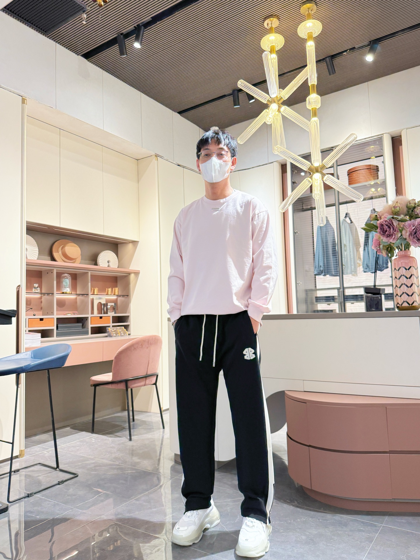   巴黎世家  顶级货品🐮🆕2025春夏新款休闲裤！官网同步发售。品牌经典LOGO休闲裤 ，定制面料，舒