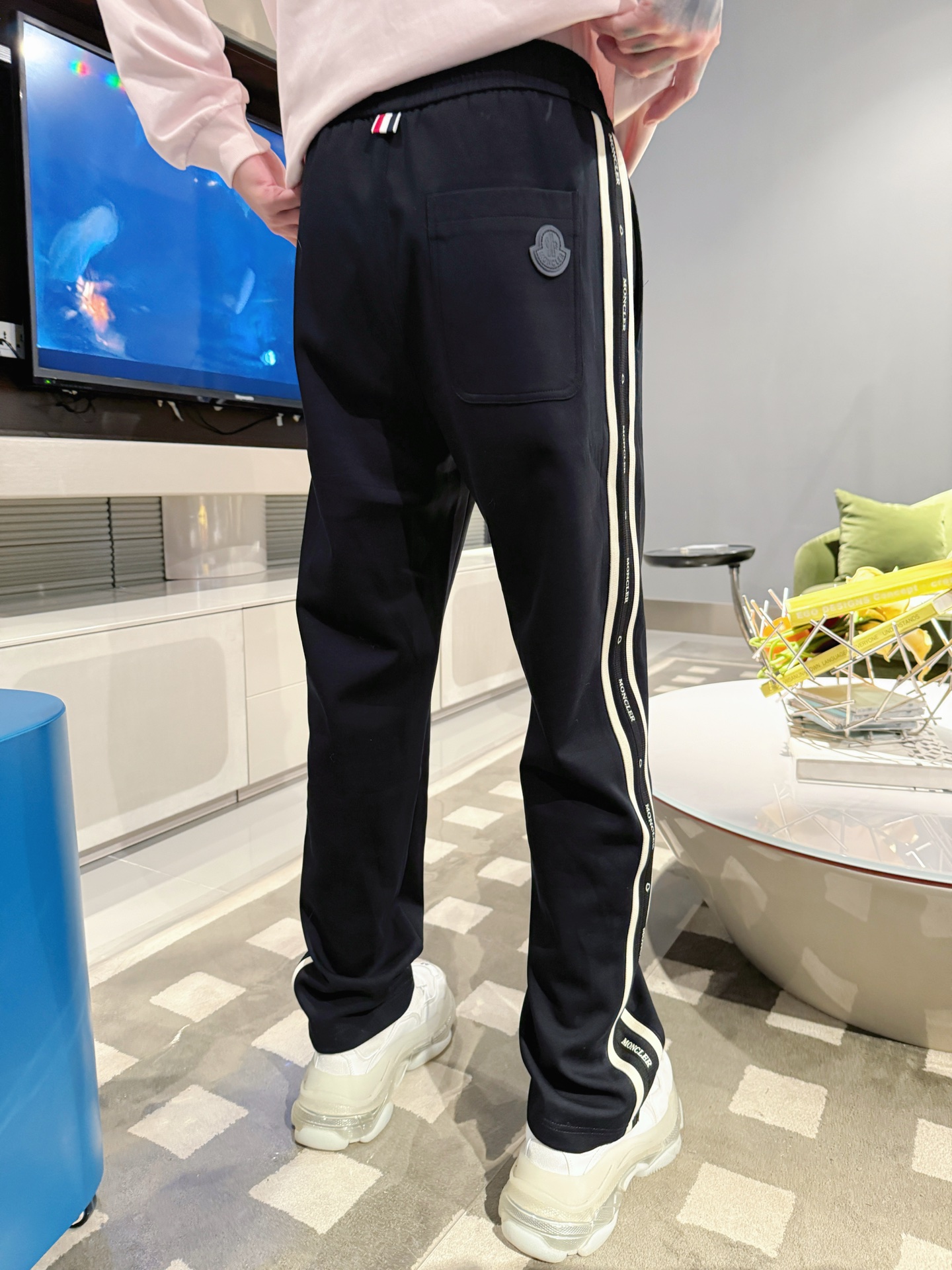 蒙口 顶级货品🐮 🆕2025秋冬新款休闲裤！官网同步发售。品牌经典LOGO休闲裤 ，定制面料，舒适度极好