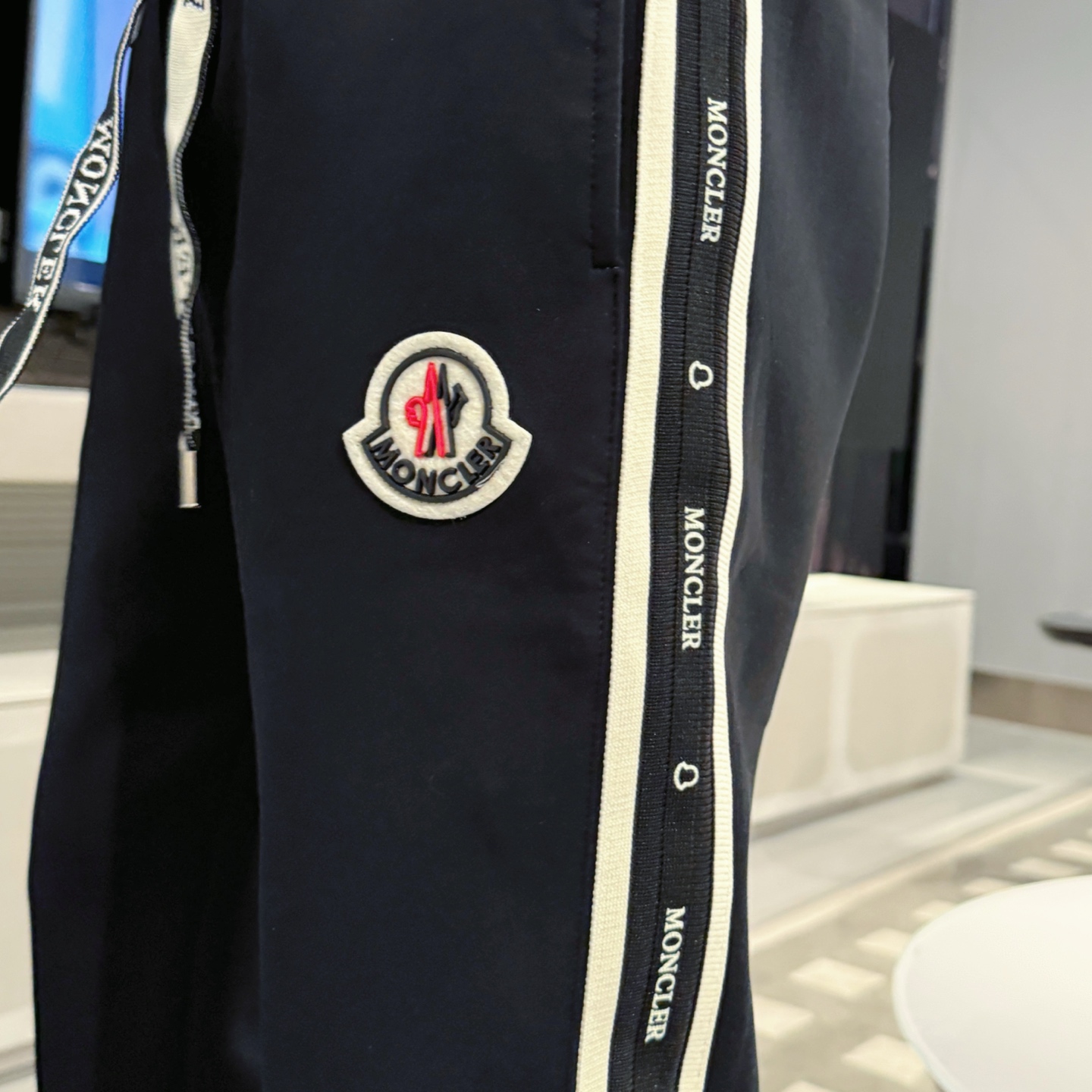 蒙口 顶级货品🐮 🆕2025秋冬新款休闲裤！官网同步发售。品牌经典LOGO休闲裤 ，定制面料，舒适度极好