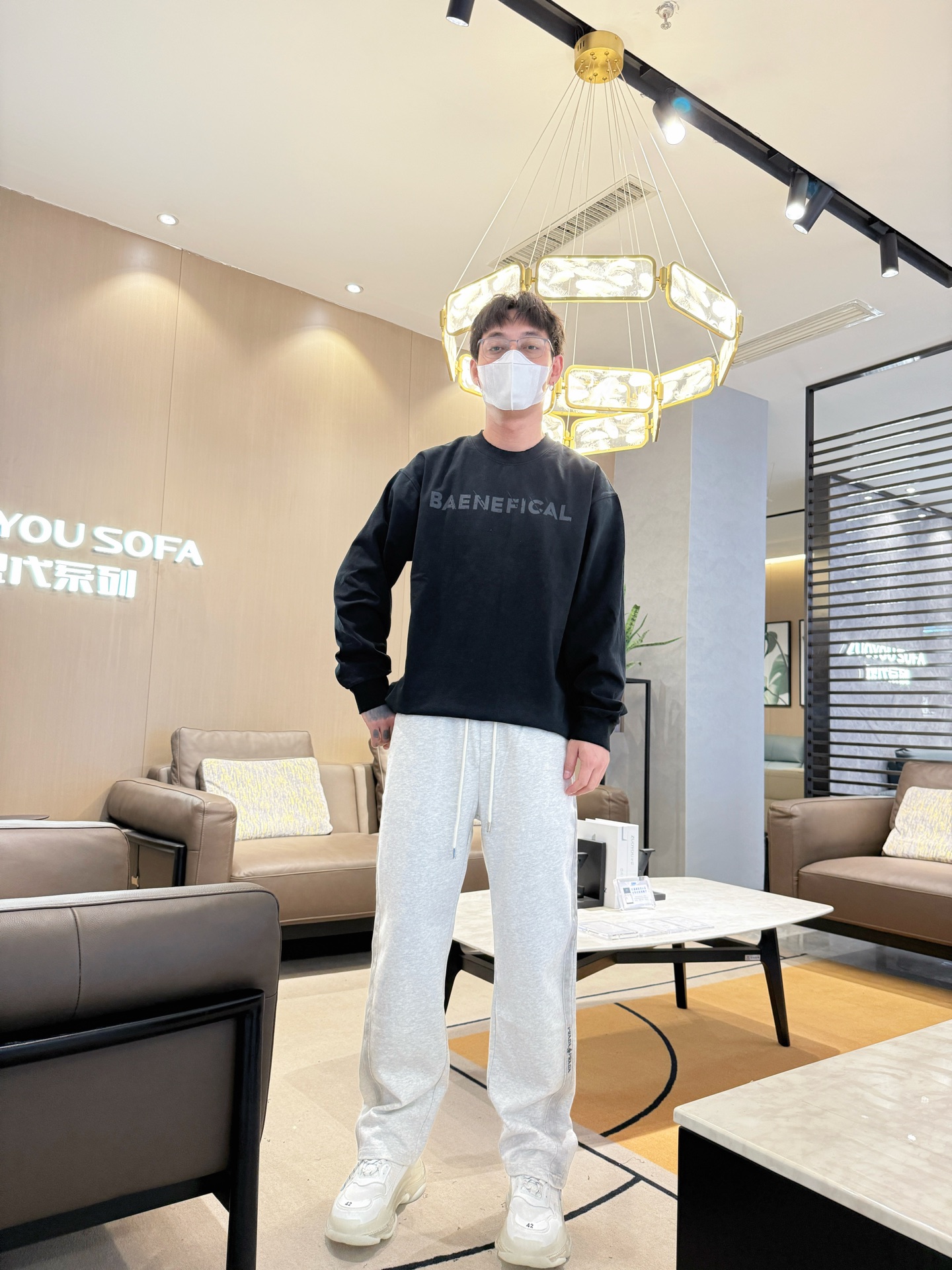   普拉达  顶级货品🐮 🆕2025春夏新款休闲裤！官网同步发售。品牌经典LOGO休闲裤 ，定制面料，舒