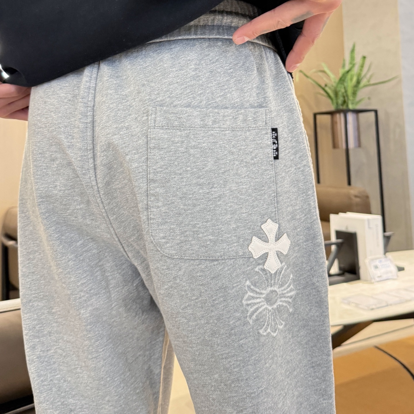   克罗心  顶级货品🐮 🆕2025春夏新款休闲裤！官网同步发售。品牌经典LOGO休闲裤 ，定制面料，舒