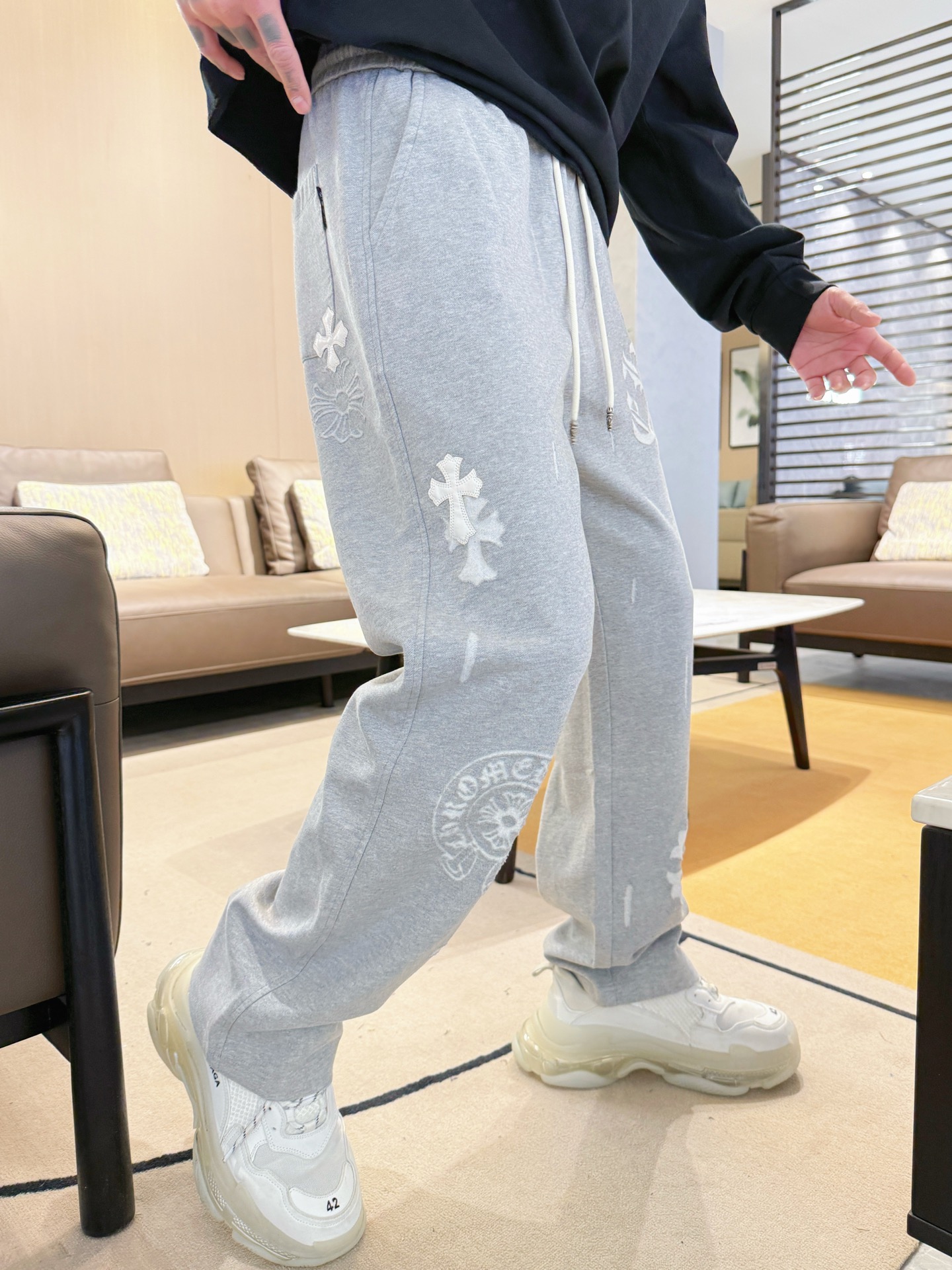  克罗心  顶级货品🐮 🆕2025春夏新款休闲裤！官网同步发售。品牌经典LOGO休闲裤 ，定制面料，舒
