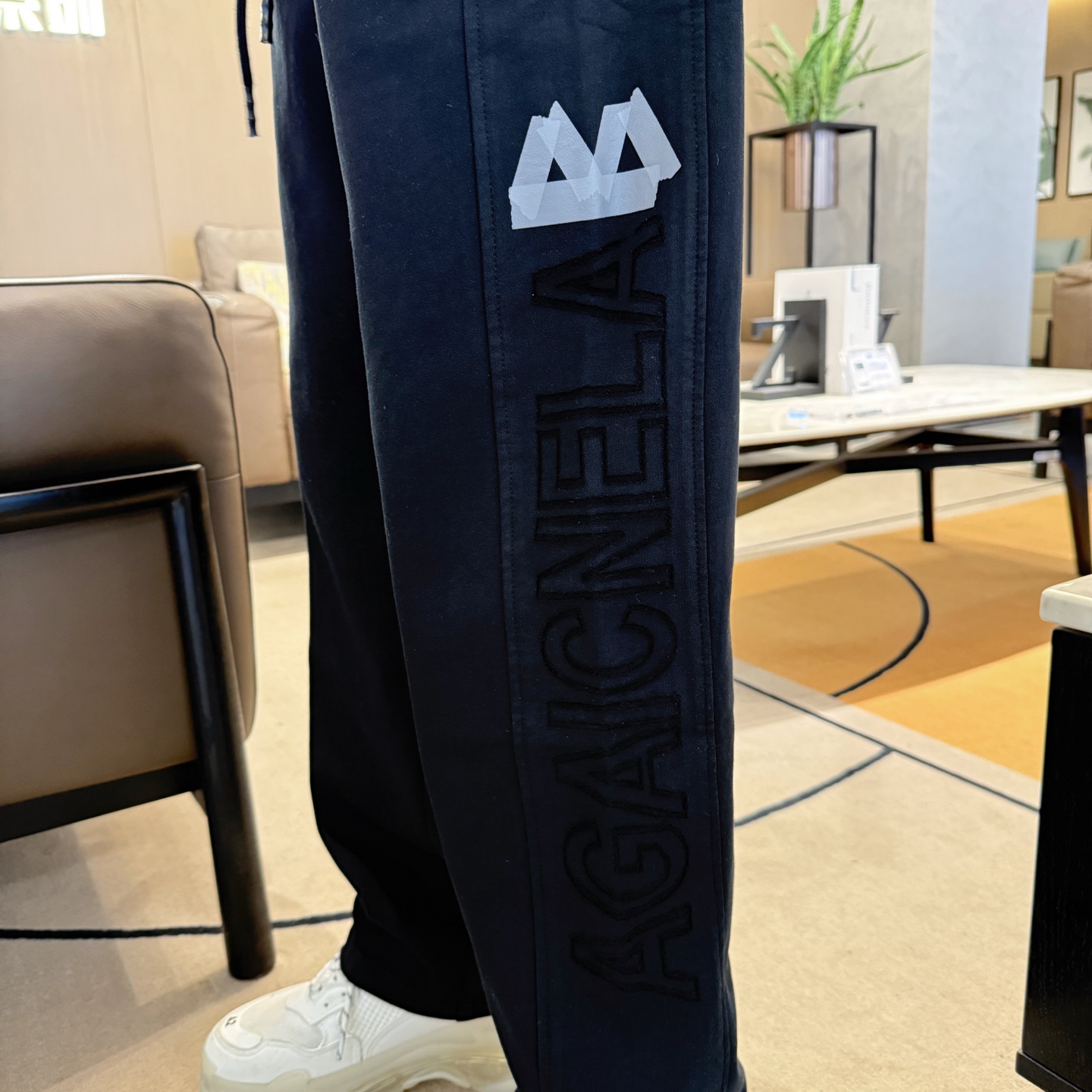   巴黎世家  顶级货品🐮 🆕2025春夏新款休闲裤！官网同步发售。品牌经典LOGO休闲裤 ，定制面料，