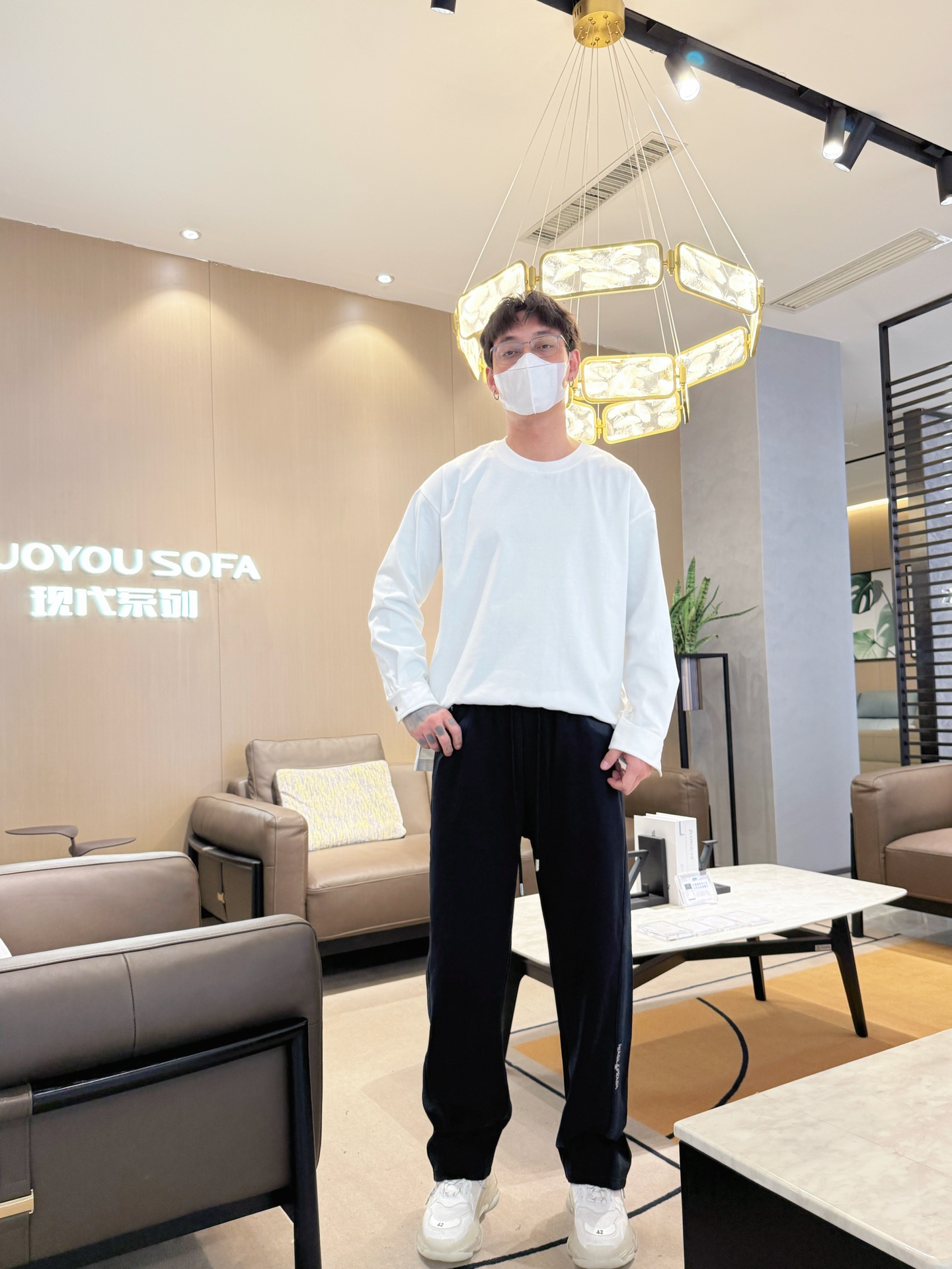   普拉达  顶级货品🐮 🆕2025春夏新款休闲裤！官网同步发售。品牌经典LOGO休闲裤 ，定制面料，舒