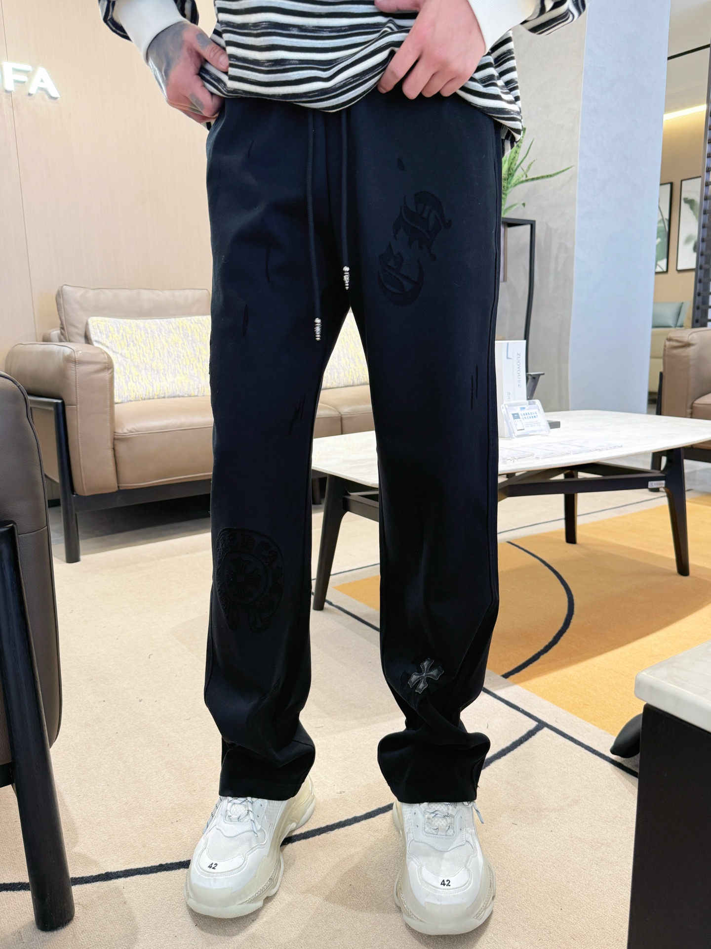   克罗心  顶级货品🐮 🆕2025春夏新款休闲裤！官网同步发售。品牌经典LOGO休闲裤 ，定制面料，舒