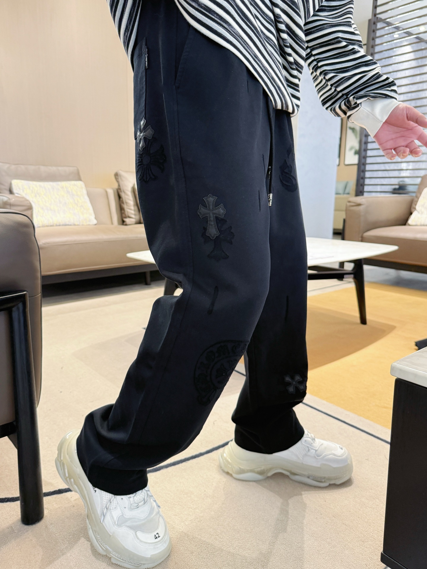   克罗心  顶级货品🐮 🆕2025春夏新款休闲裤！官网同步发售。品牌经典LOGO休闲裤 ，定制面料，舒