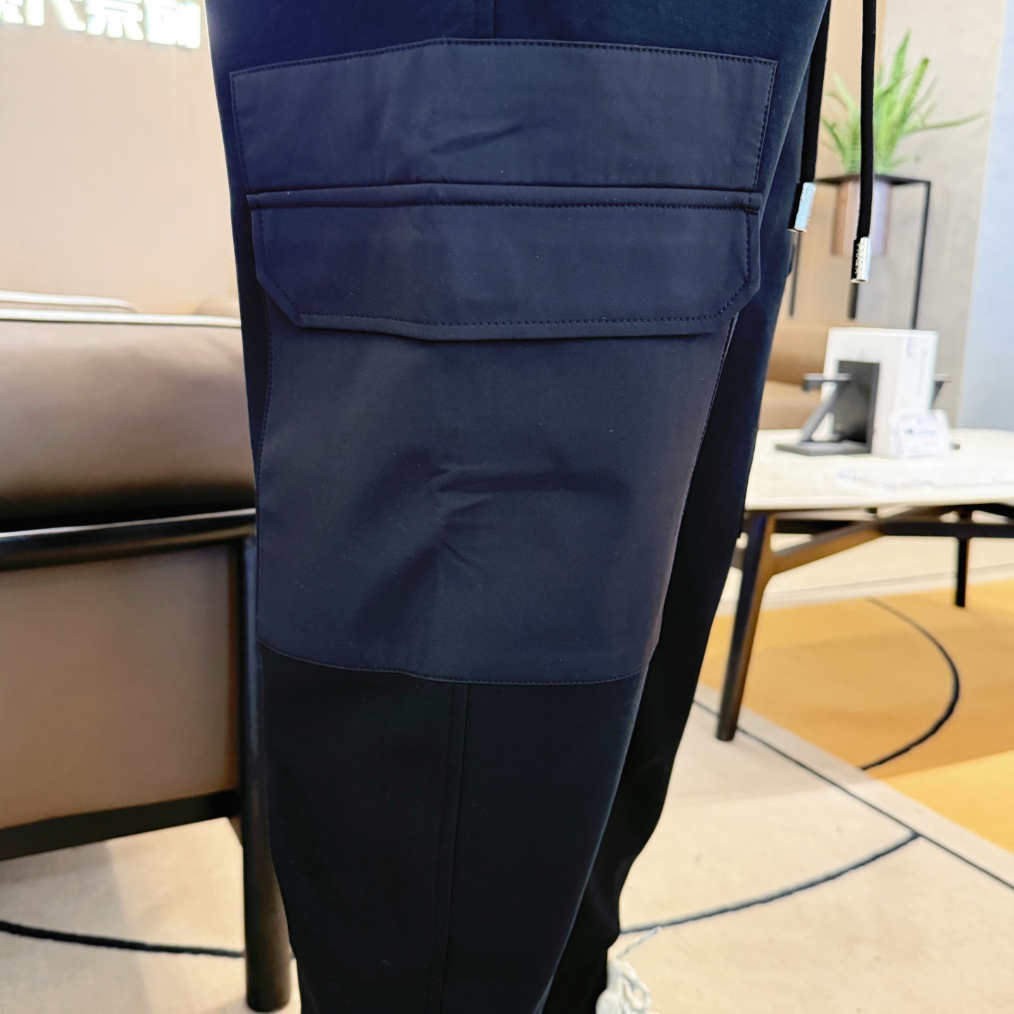   普拉达  顶级货品🐮 🆕2025春夏新款休闲裤！官网同步发售。品牌经典LOGO休闲裤 ，定制面料，舒