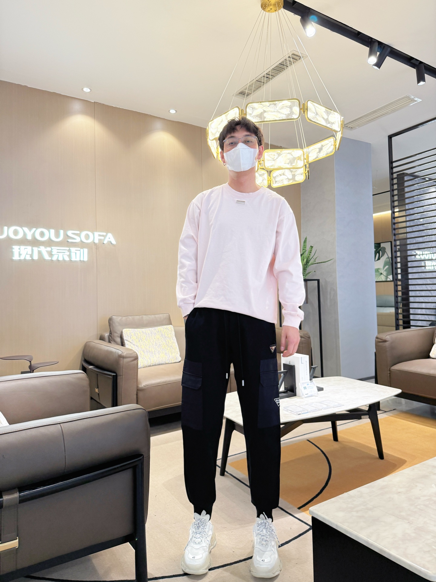   普拉达  顶级货品🐮 🆕2025春夏新款休闲裤！官网同步发售。品牌经典LOGO休闲裤 ，定制面料，舒