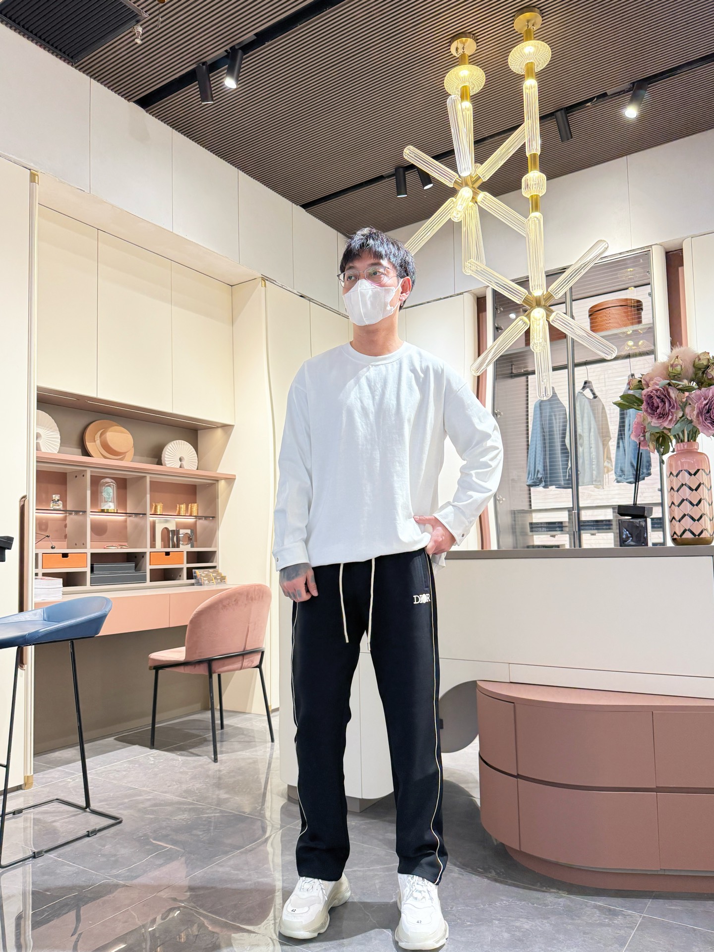   迪奥  顶级货品🐮🆕2025春夏新款休闲裤！官网同步发售。品牌经典LOGO休闲裤 ，定制面料，舒适度