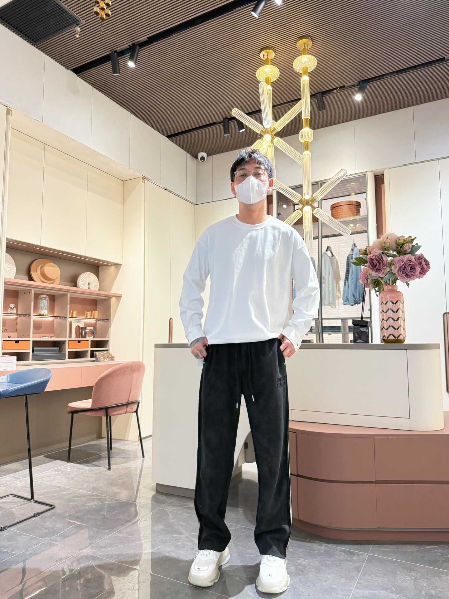   MIU  顶级货品🐮🆕2025春夏新款休闲裤！官网同步发售。品牌经典LOGO休闲裤 ，定制面料，舒适