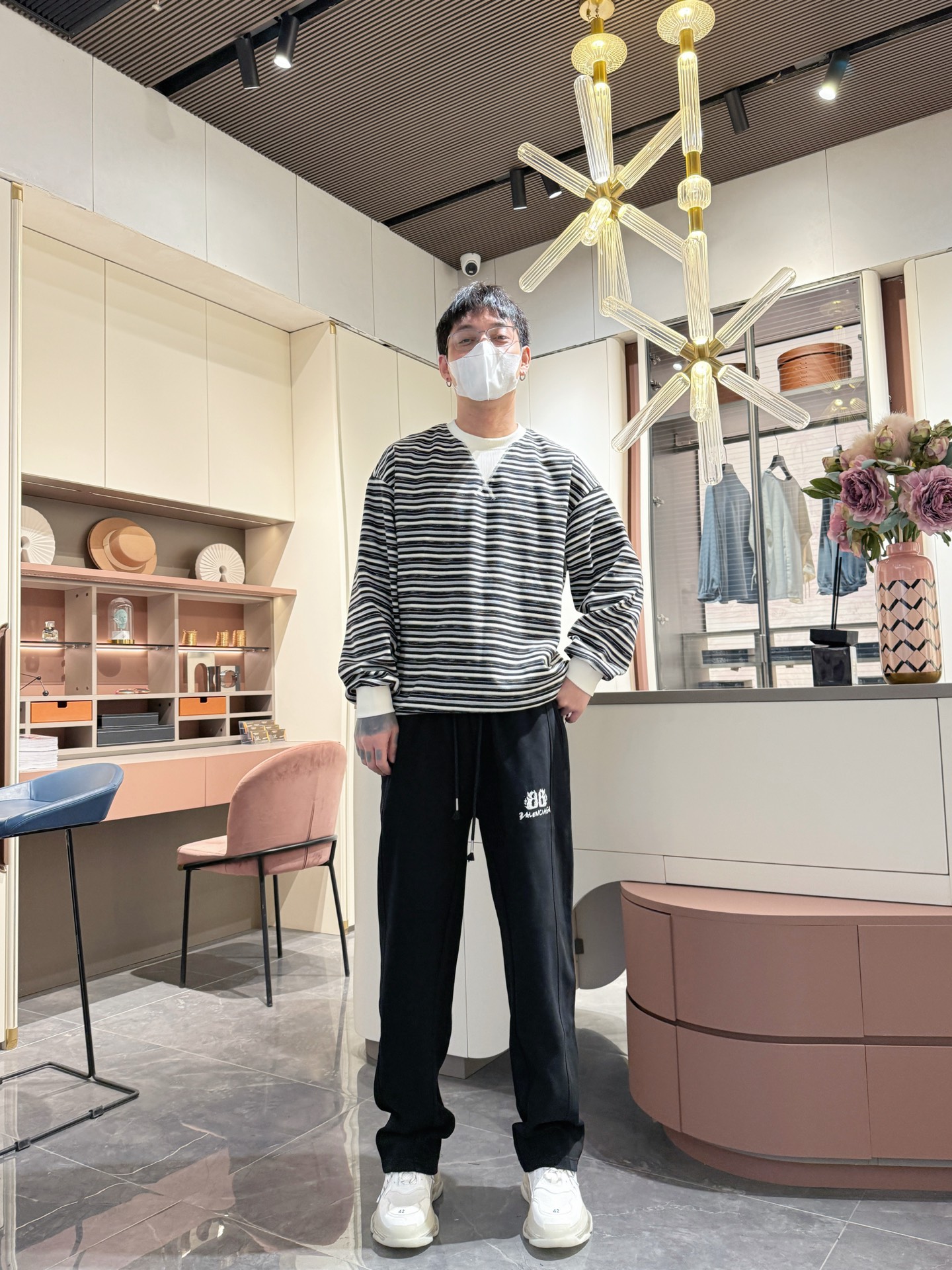   巴黎世家  顶级货品🐮🆕2025春夏新款休闲裤！官网同步发售。品牌经典LOGO休闲裤 ，定制面料，舒
