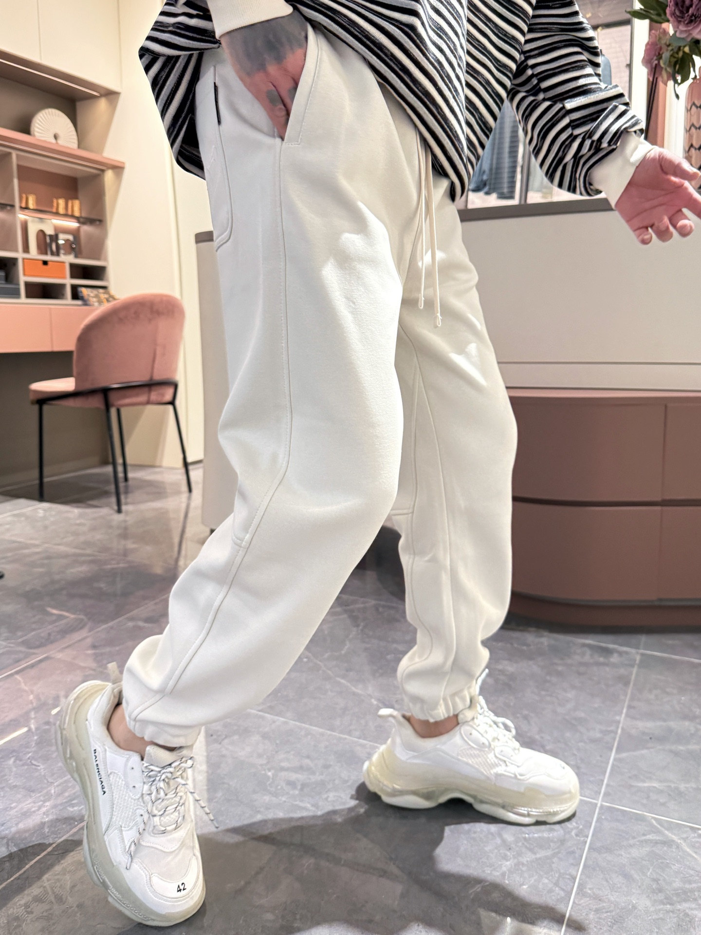   西太后  顶级货品🐮🆕2025春夏新款休闲裤！官网同步发售。品牌经典LOGO休闲裤 ，定制面料，舒适