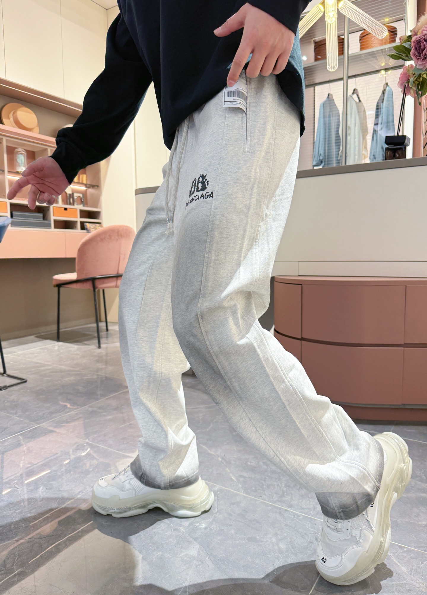   巴黎世家  顶级货品🐮🆕2025春夏新款休闲裤！官网同步发售。品牌经典LOGO休闲裤 ，定制面料，舒