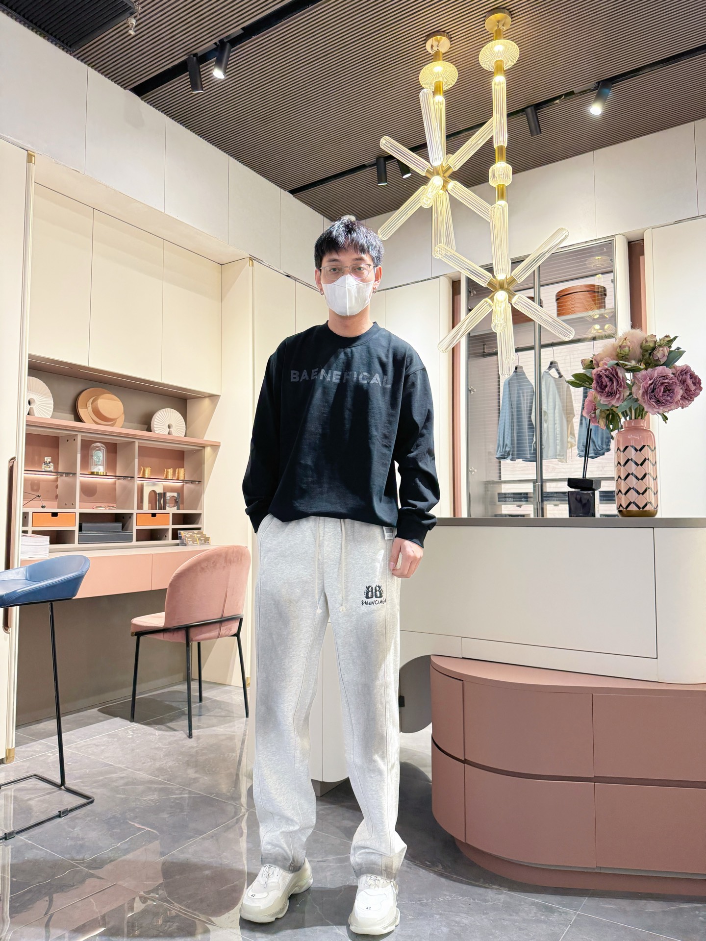  巴黎世家  顶级货品🐮🆕2025春夏新款休闲裤！官网同步发售。品牌经典LOGO休闲裤 ，定制面料，舒