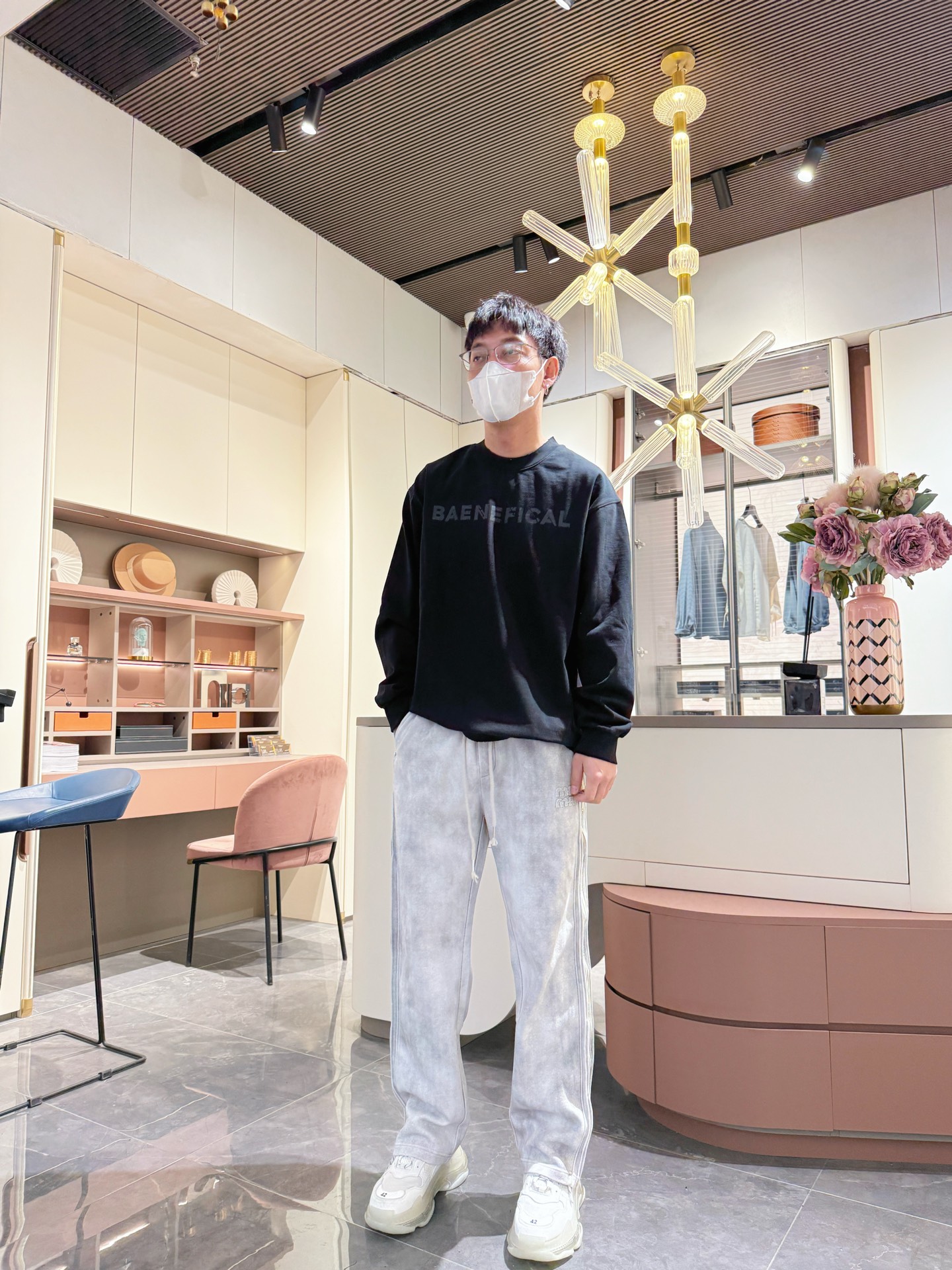   MIU  顶级货品🐮🆕2025春夏新款休闲裤！官网同步发售。品牌经典LOGO休闲裤 ，定制面料，舒适