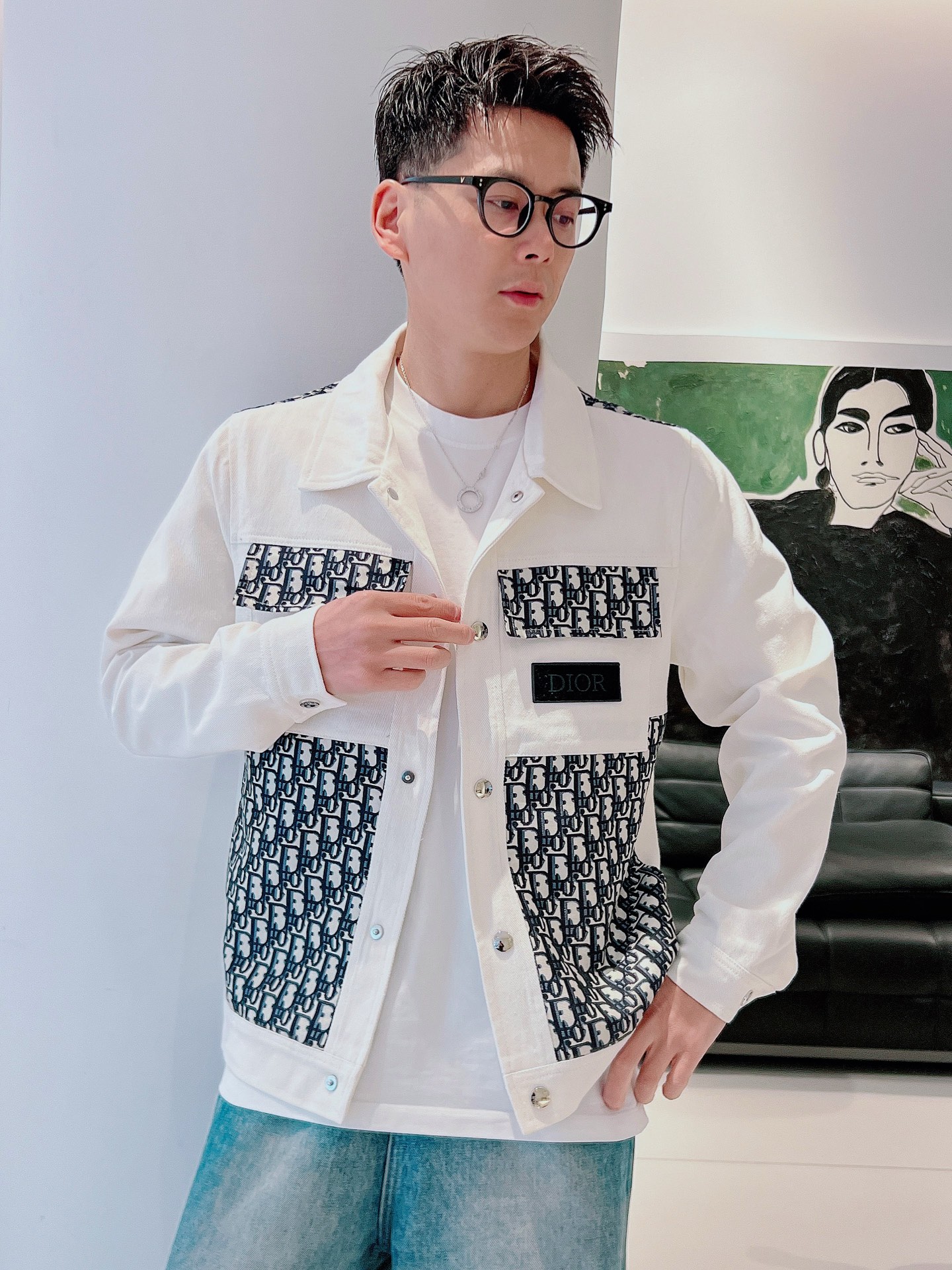 NO:572785,Dior top quality!  Autumn and winter official website counters are available at the same time, original orders, super stylish, customized original washed denim fabric, unique design, top-notch embroidery burnt-flower process letter pattern logo, original hardware accessories decoration, an extremely outstanding denim jacket, the materials and craftsmanship are extremely luxurious and exquisite, extremely high-grade, handsome and stylish upper body, recommended, counter size M-XXXL, dior, jackets & coats, jackets & coats, alexander wang19860909迪奥顶级品质！秋冬官网专柜同步有售,原单狠货,超级有范儿,定制原版水洗牛仔面料,独特设计,顶级刺绣烧花工艺字母图案logo,原版五金辅料装饰,极为翘楚的一款牛仔夹克外套,用料与工艺都极致奢华精湛,档次极高,上身帅气有型,推荐,专柜尺码M-XXXL,,dior,jackets & coats,jackets & coats,alexander wang,Men's clothing