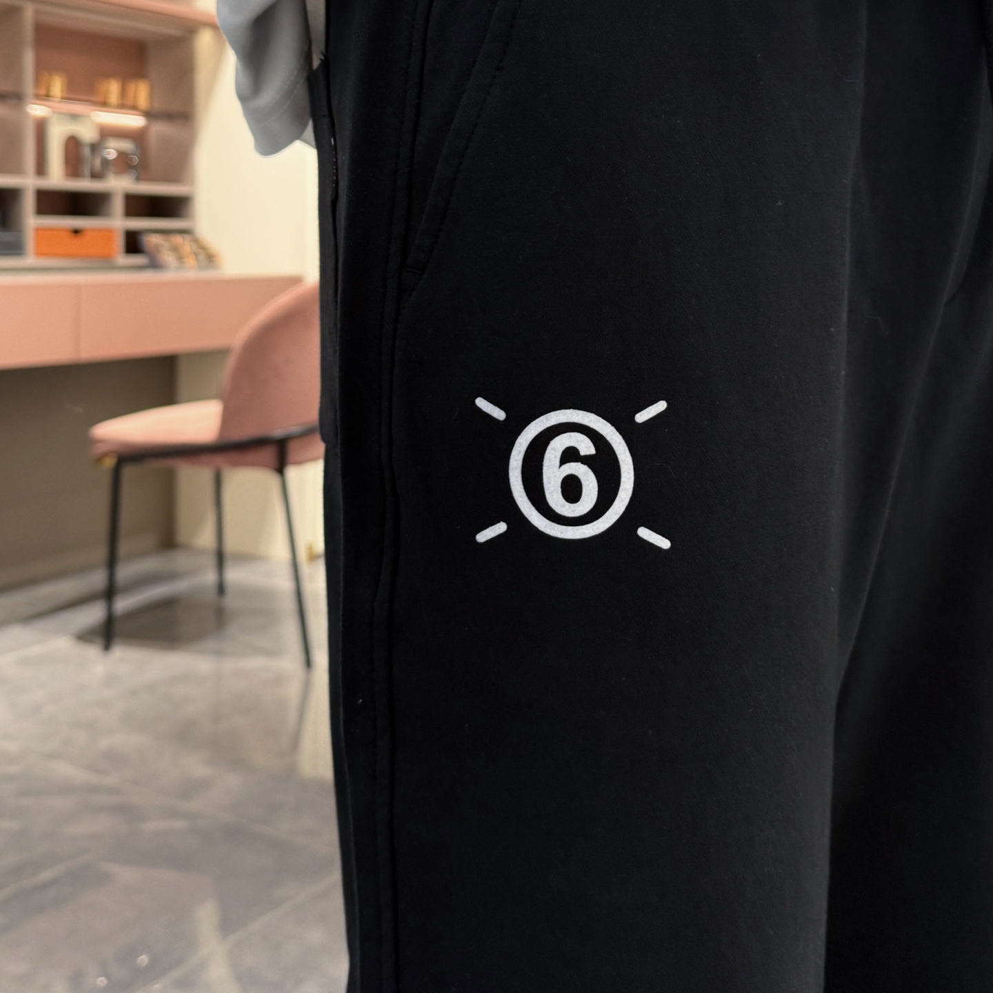   马吉拉  顶级货品🐮 🆕2025春夏新款休闲裤！官网同步发售。品牌经典LOGO休闲裤 ，定制面料，舒