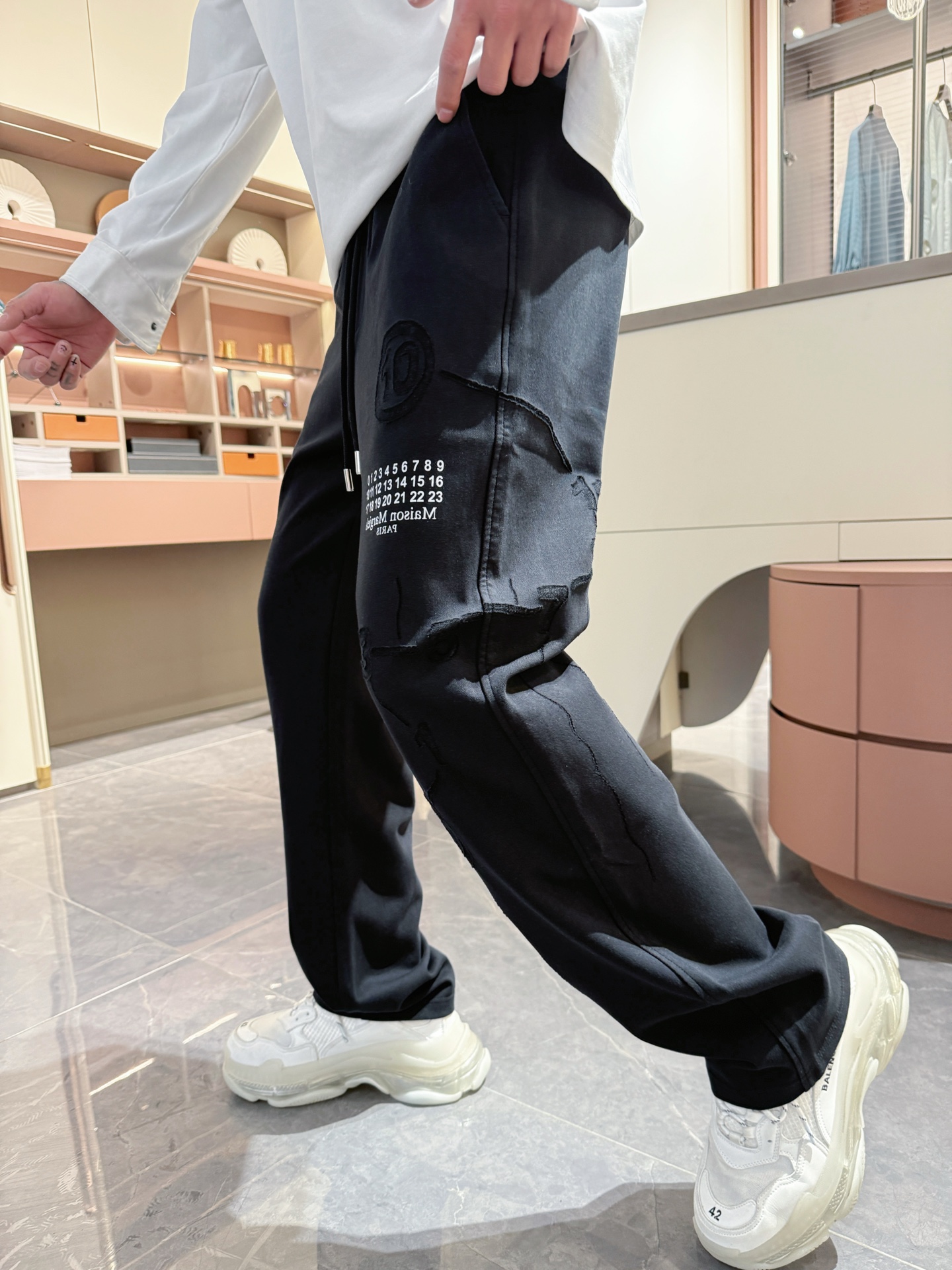   马吉拉  顶级货品🐮 🆕2025春夏新款休闲裤！官网同步发售。品牌经典LOGO休闲裤 ，定制面料，舒