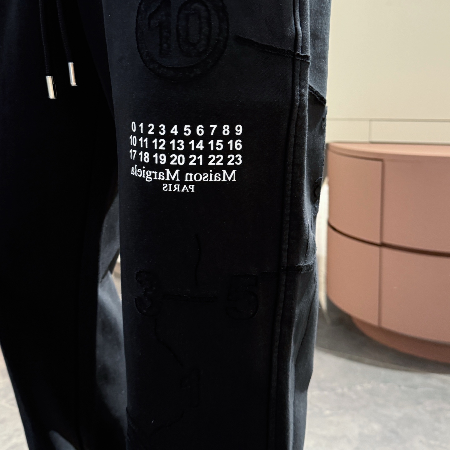   马吉拉  顶级货品🐮 🆕2025春夏新款休闲裤！官网同步发售。品牌经典LOGO休闲裤 ，定制面料，舒