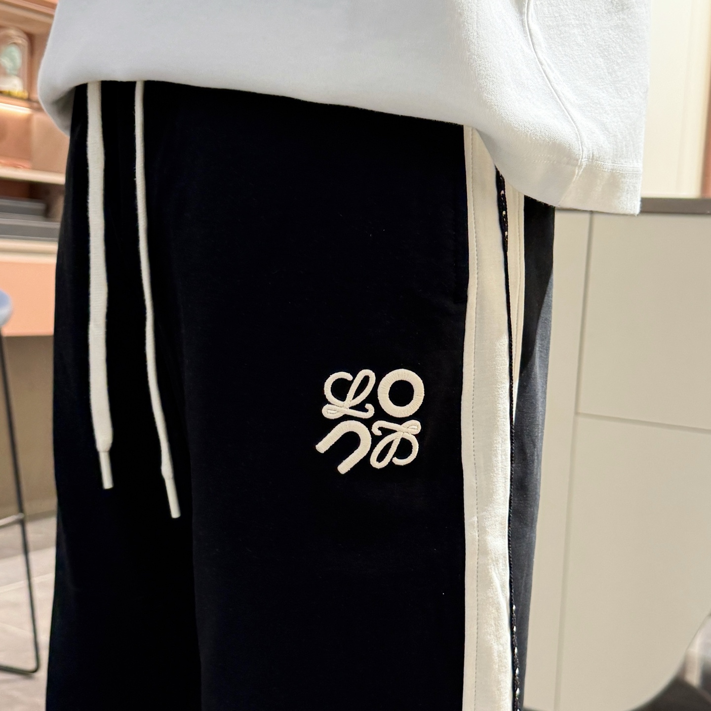   罗意威  顶级货品🐮 🆕2025春夏新款休闲裤！官网同步发售。品牌经典LOGO休闲裤 ，定制面料，舒