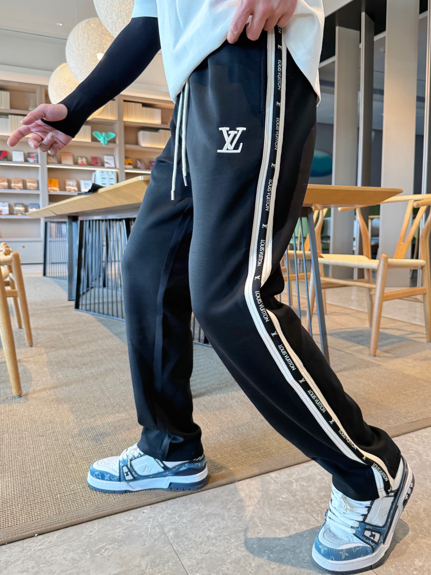 Louis Vuitton 2025 Fall/Winter Logo Lounge Pants - Comfortable & Stylish