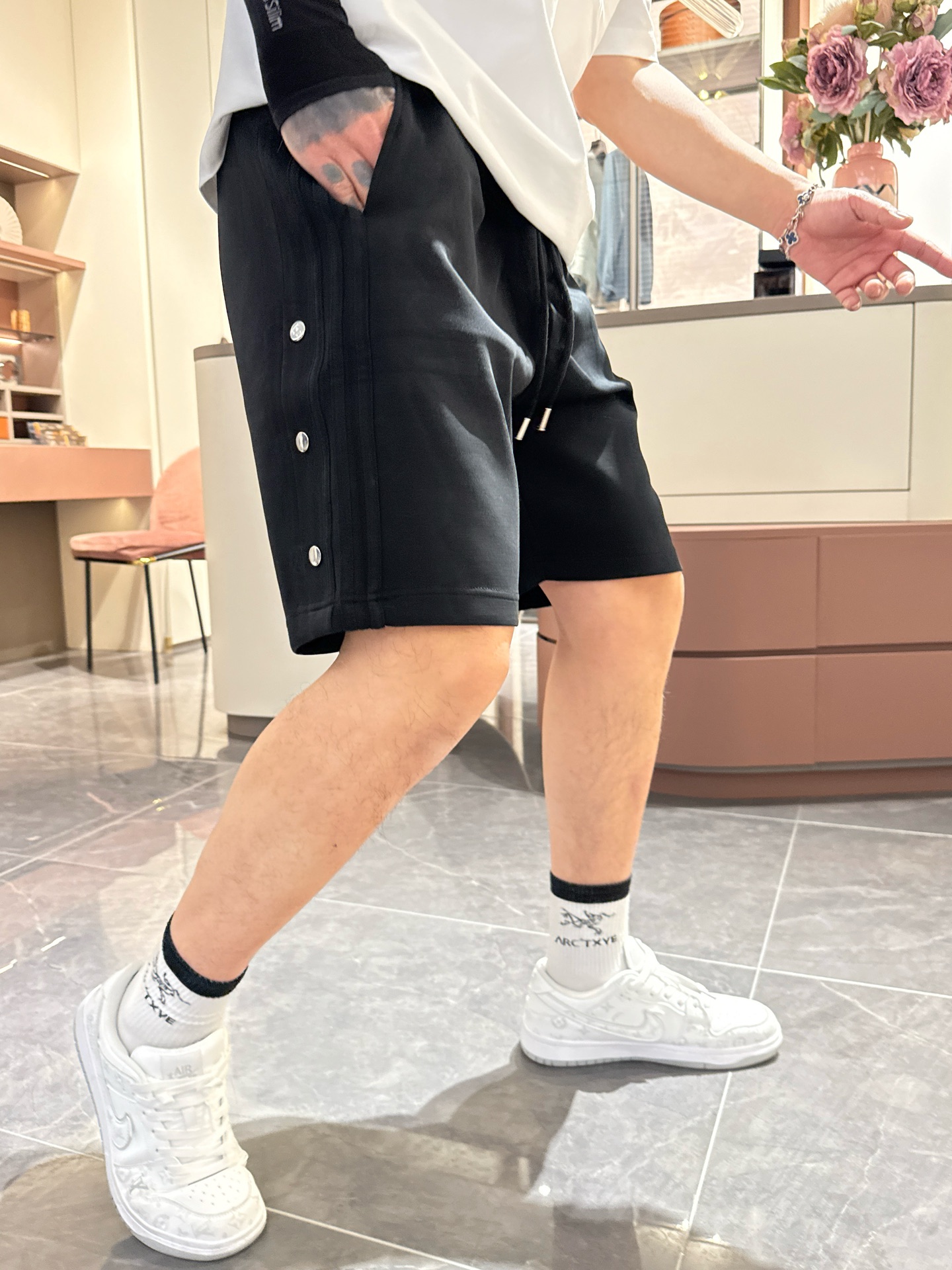 MIU 顶级货品🐮🆕2025夏季新款休闲短裤！官网同步发售。品牌经典LOGO休闲裤 ，定制面料，舒适度极