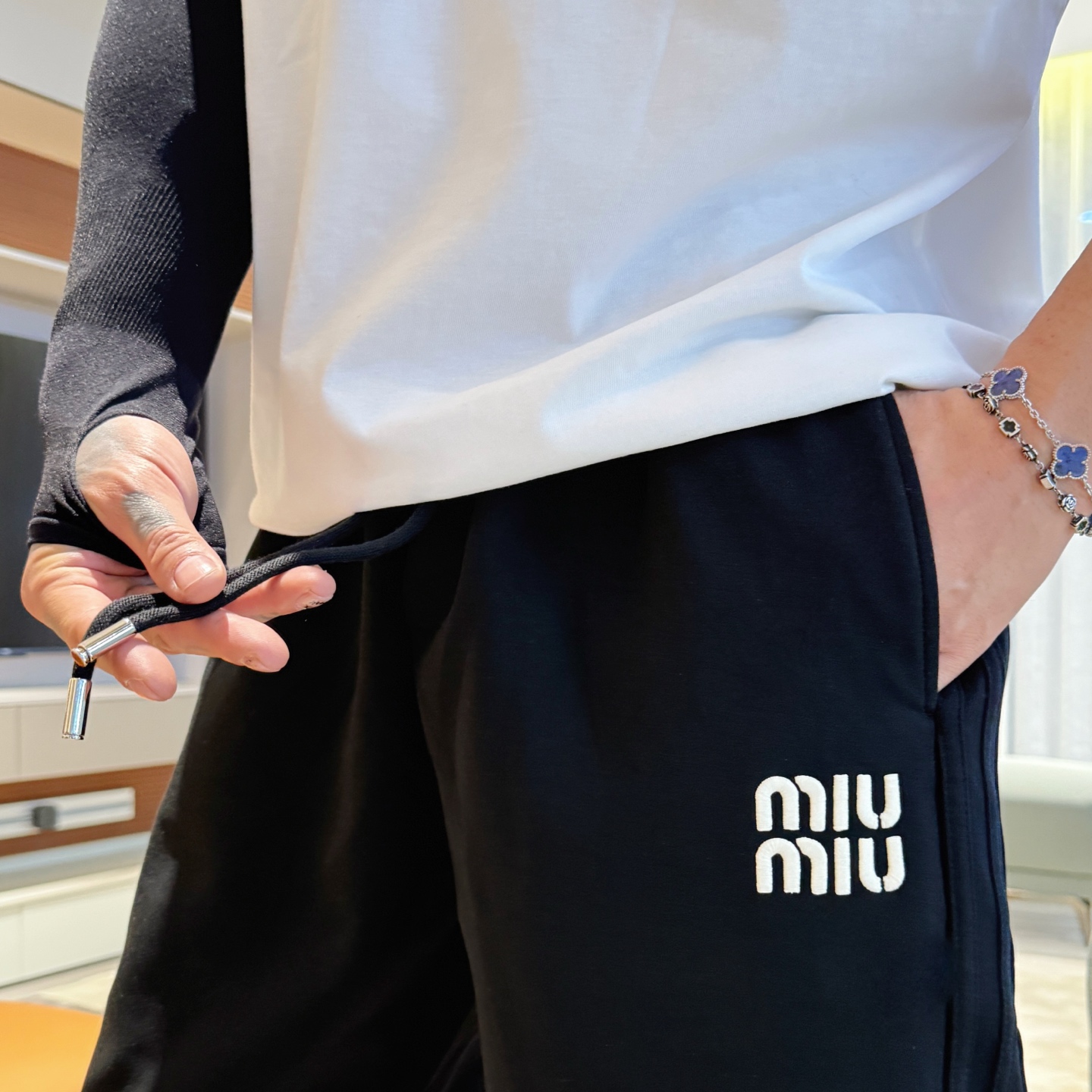 MIU  休闲短裤服装 6