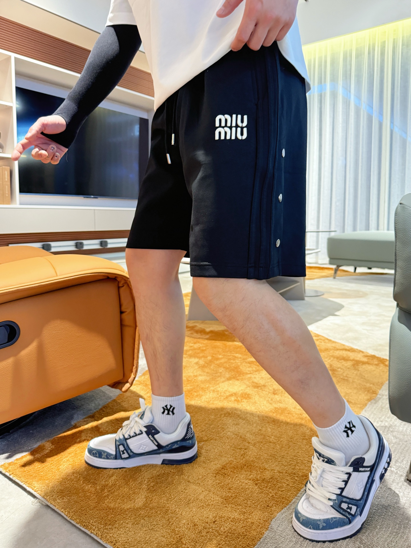 MIU  顶级货品🐮🆕2025夏季新款休闲短裤！官网同步发售。...