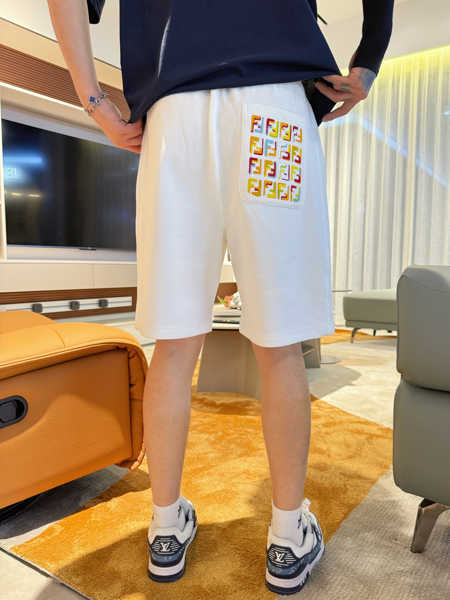 Fendi  休闲短裤服装 4