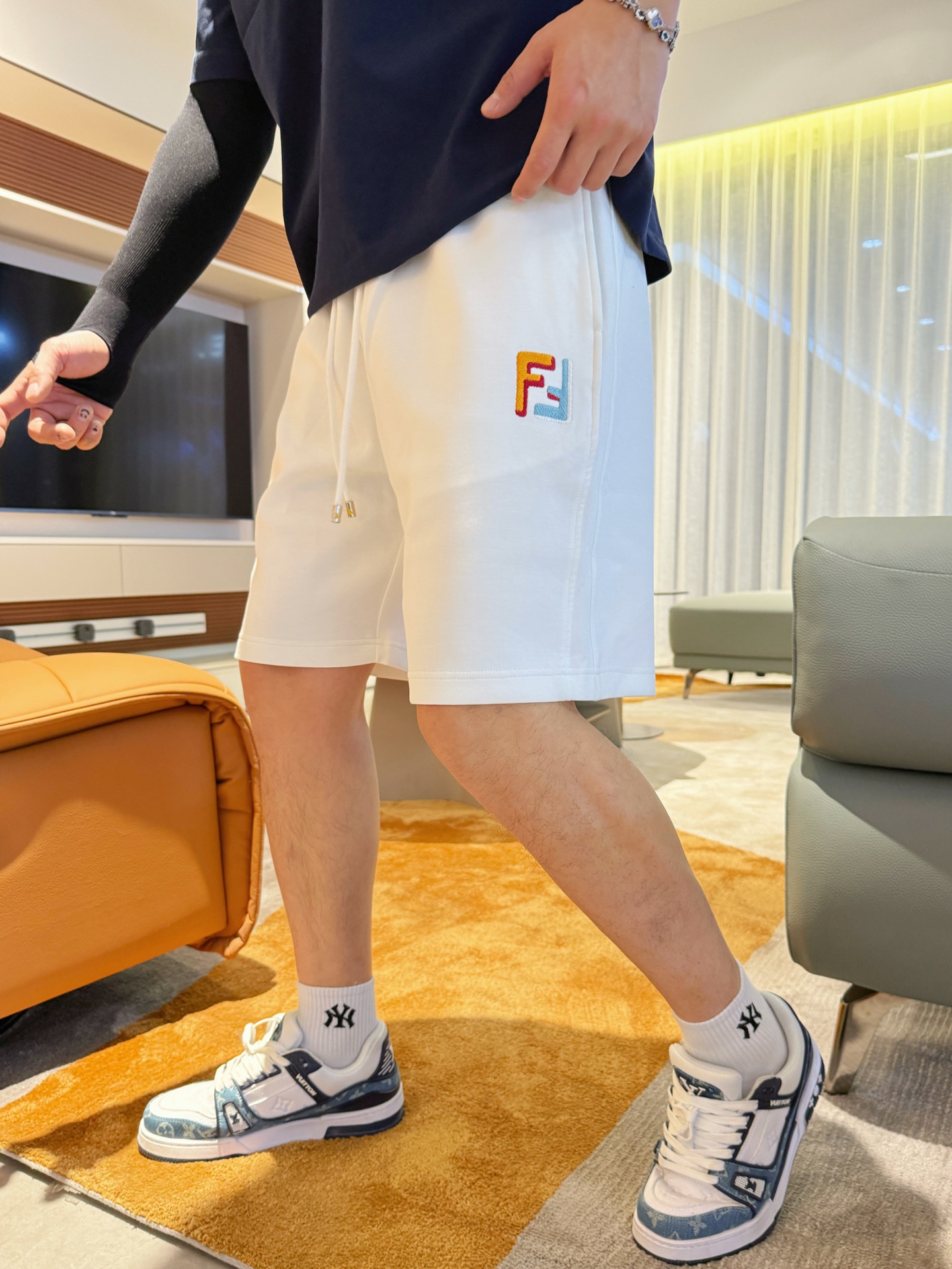 芬迪  顶级货品🐮🆕2025夏季新款休闲短裤！官网同步发售...