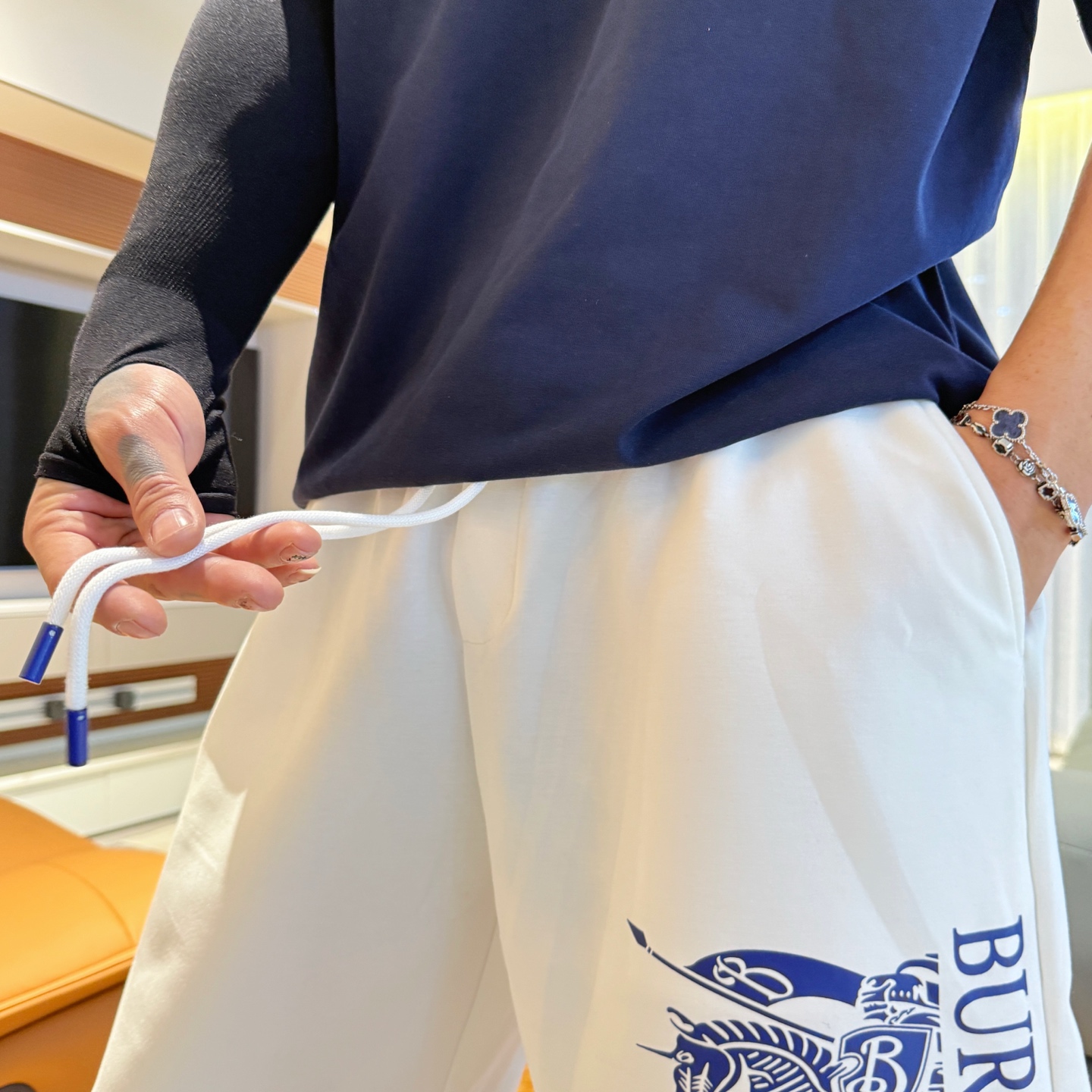 Burberry  休闲短裤服装 6