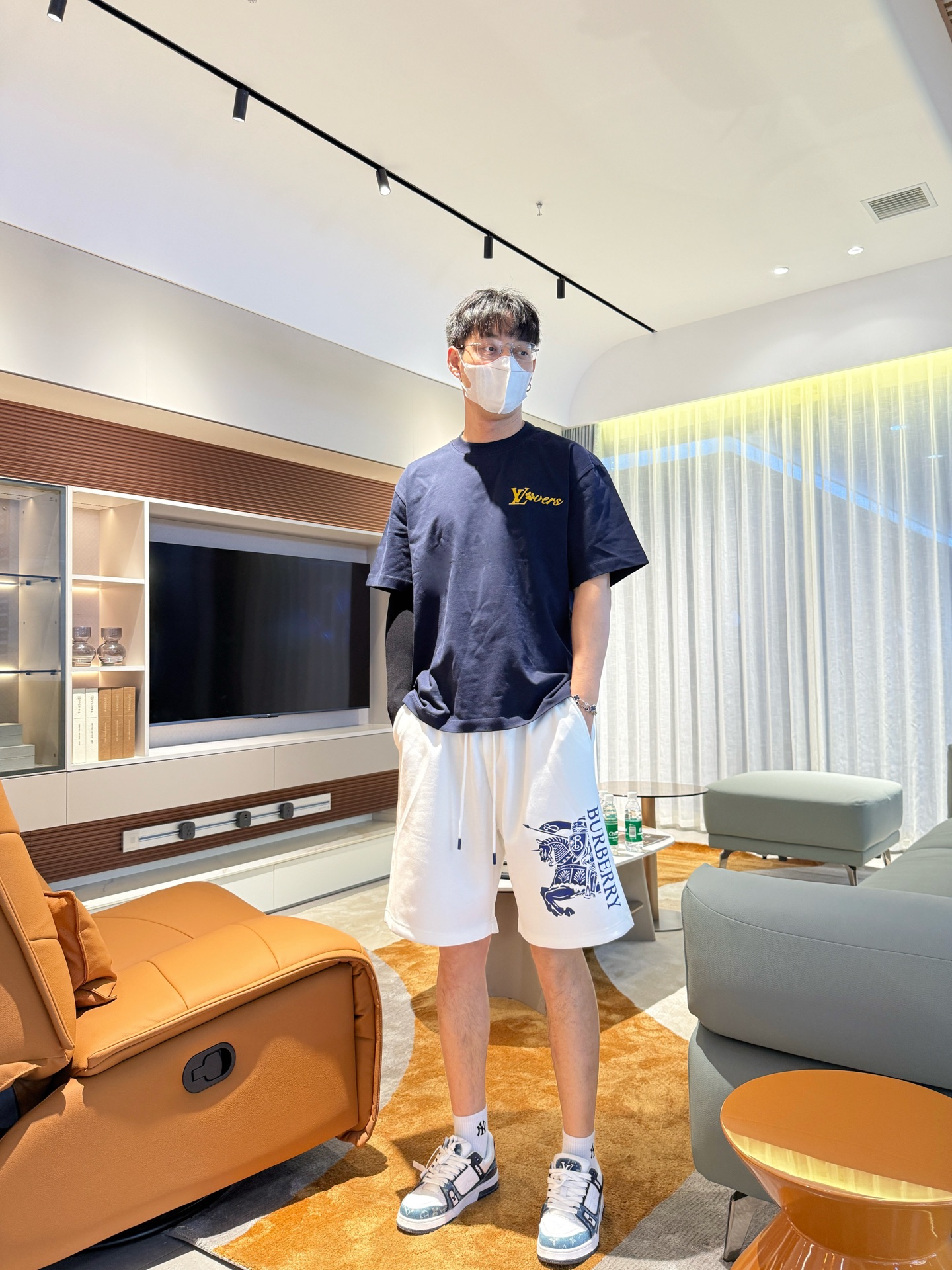 Burberry  休闲短裤服装 5