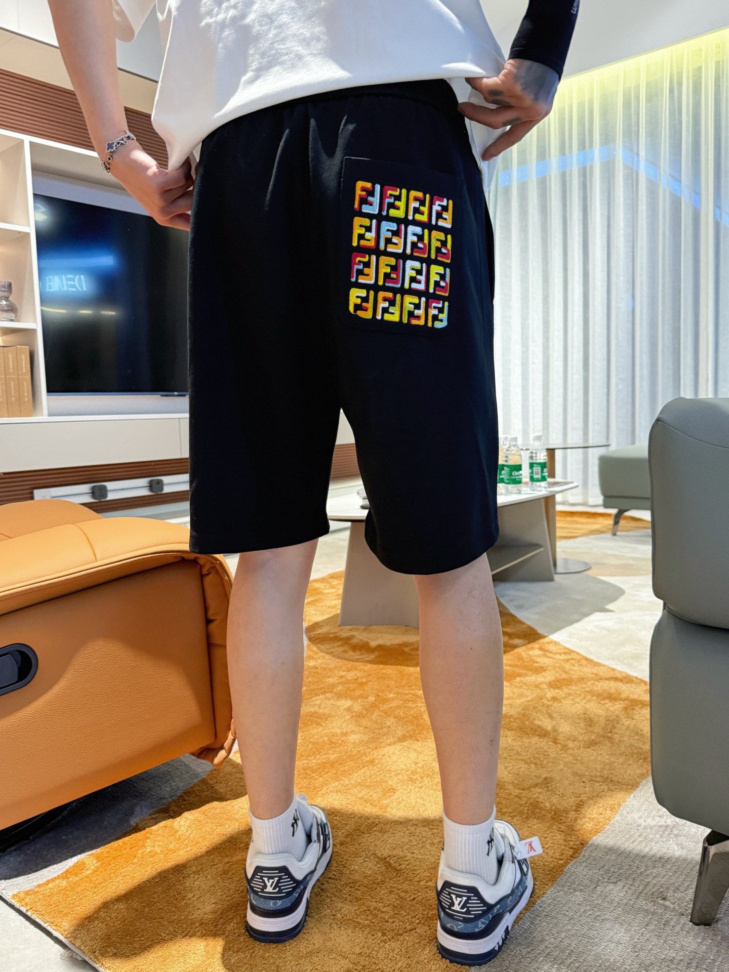 Fendi  休闲短裤服装 4