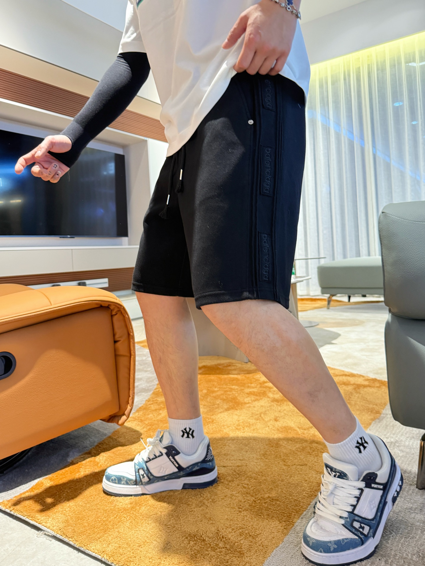 巴黎世家  顶级货品🐮🆕2025夏季新款休闲短裤！官网同步...