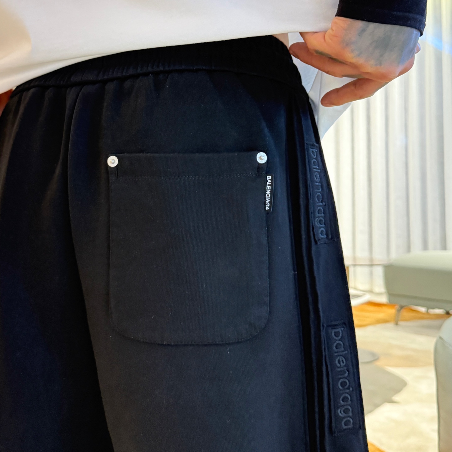 Balenciaga  休闲短裤服装 9