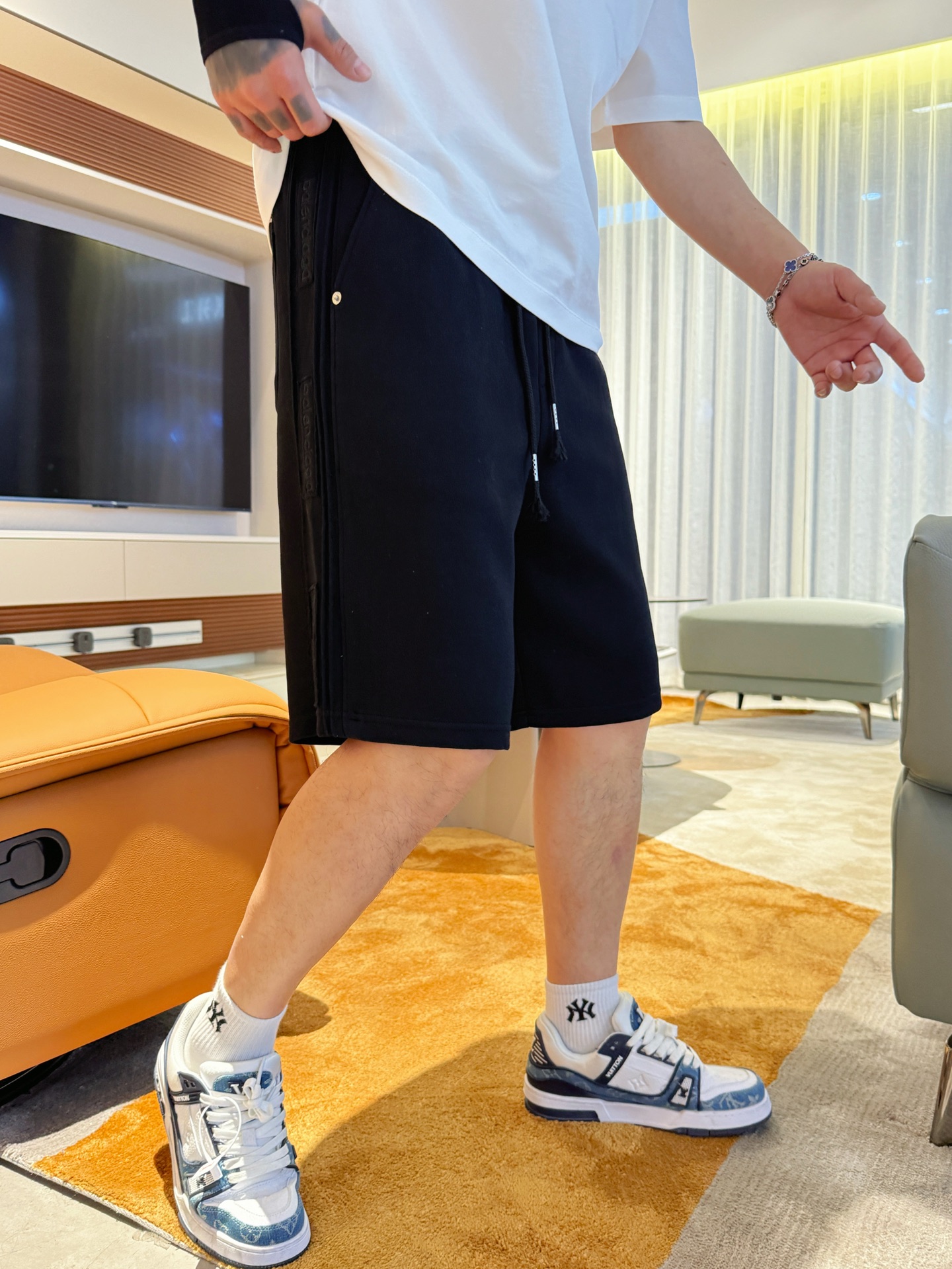 Balenciaga  休闲短裤服装 3