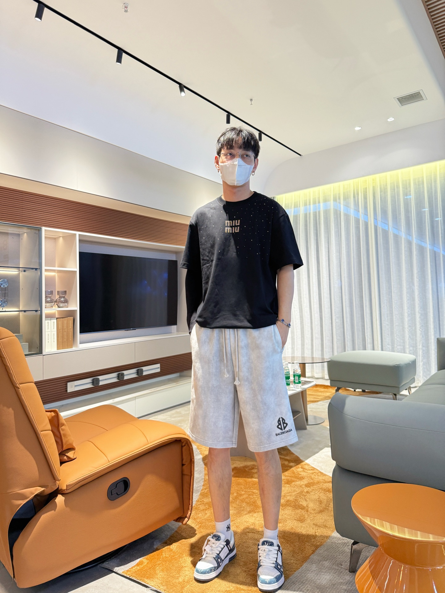 Balenciaga  休闲短裤服装 5