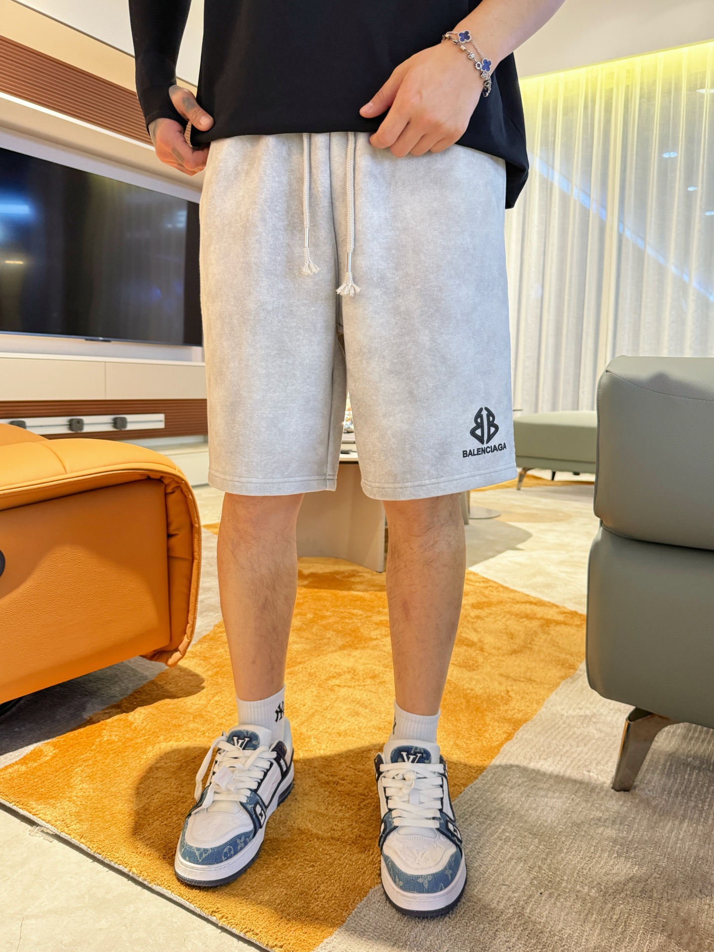 Balenciaga  休闲短裤服装 2