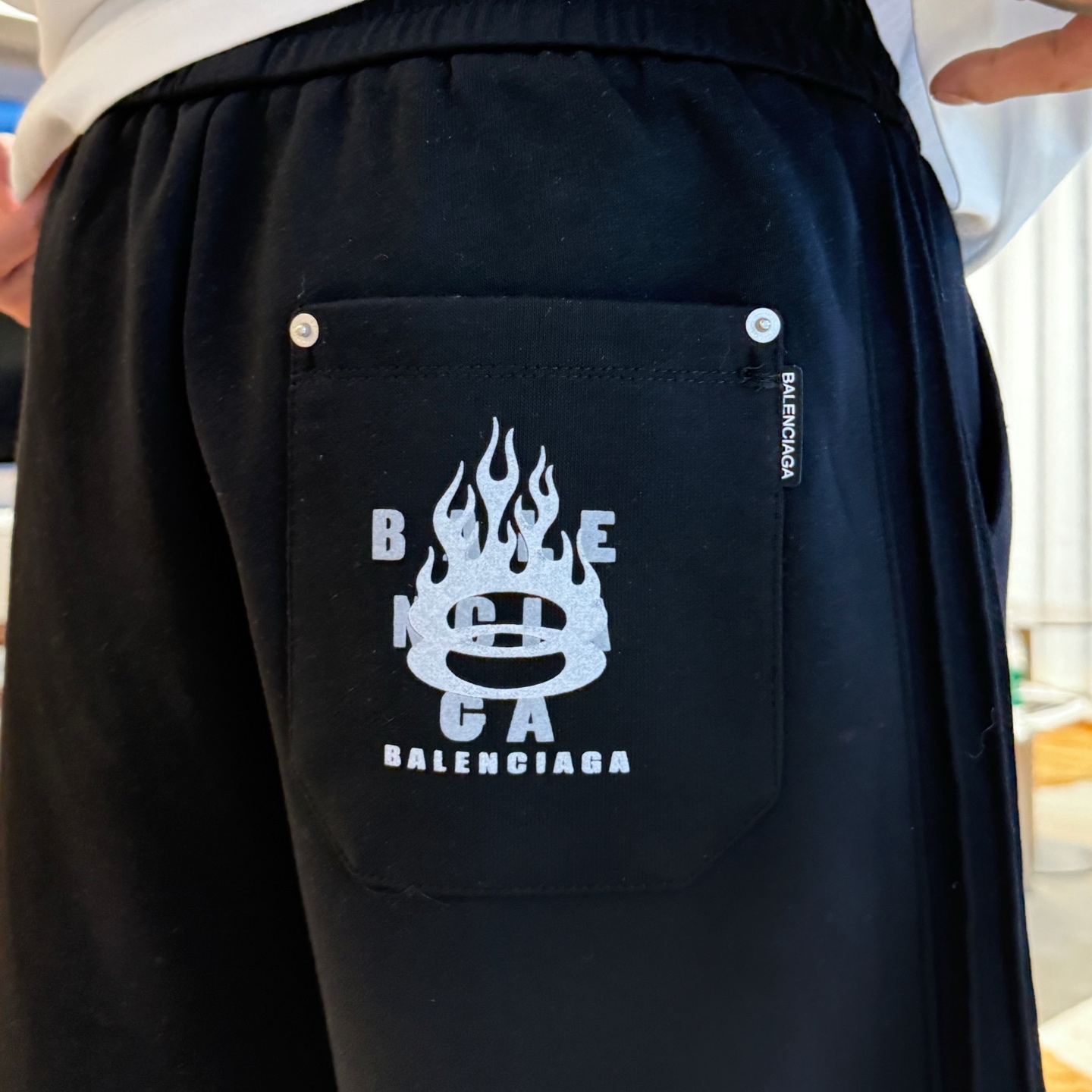 Balenciaga  休闲短裤服装 8