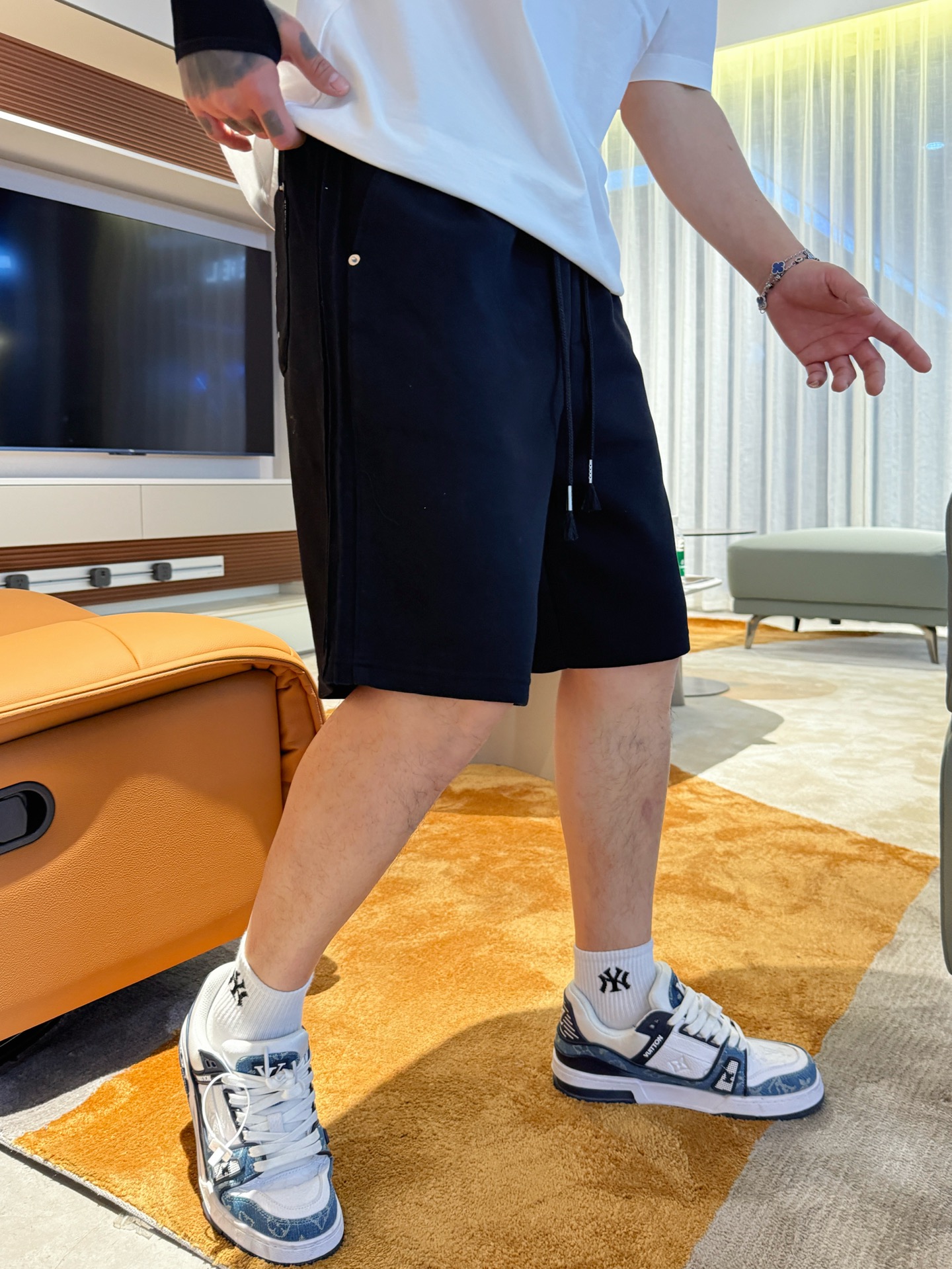 Balenciaga  休闲短裤服装 3