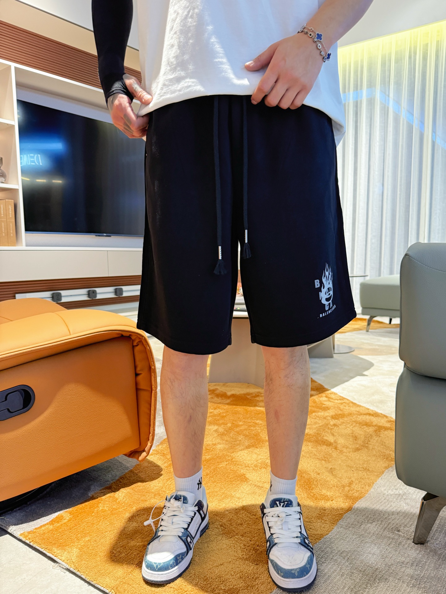 Balenciaga  休闲短裤服装 2