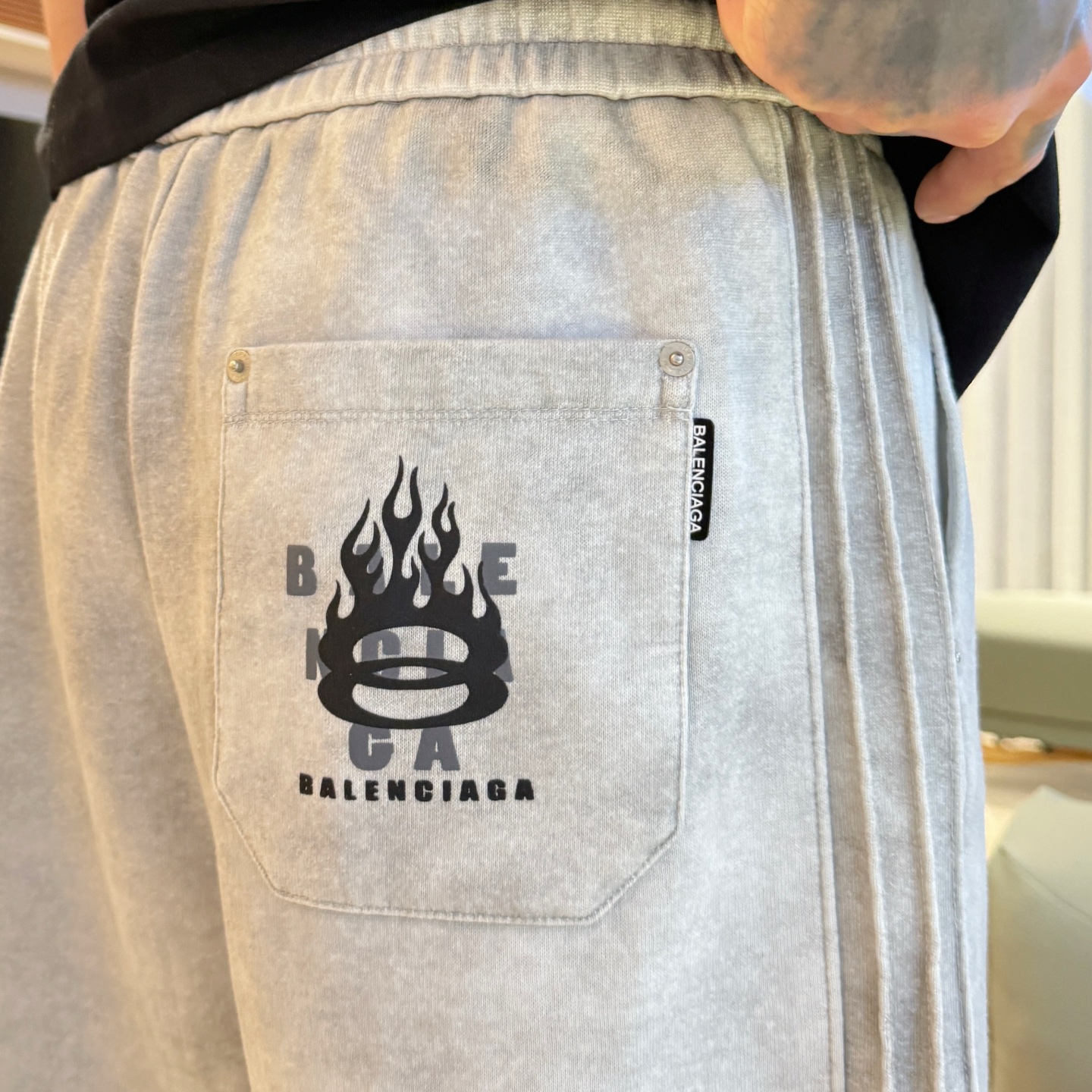 Balenciaga  休闲短裤服装 9