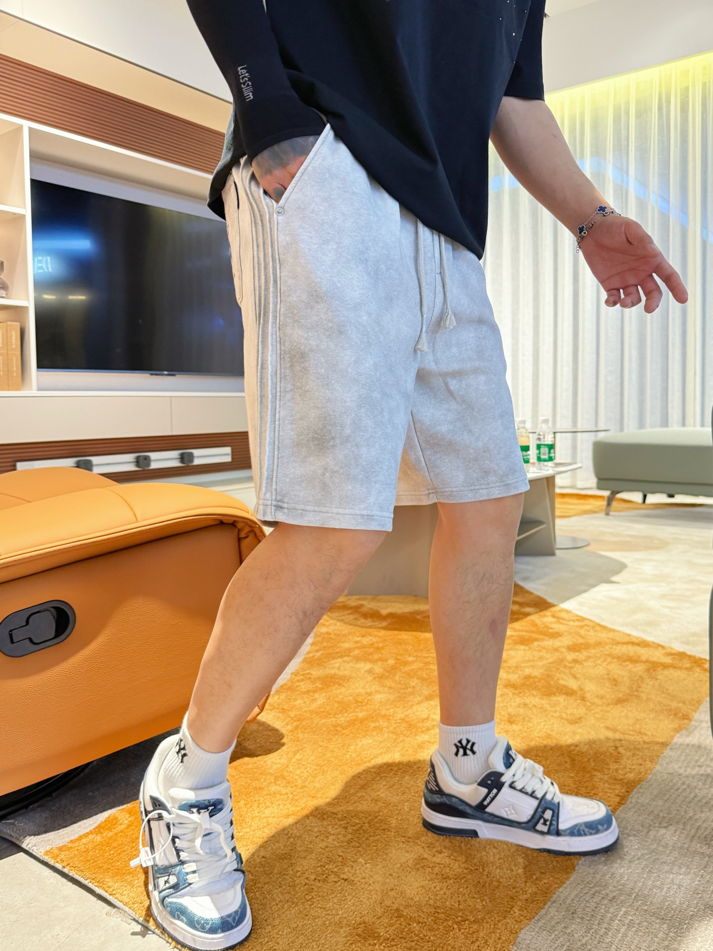 Balenciaga  休闲短裤服装 3